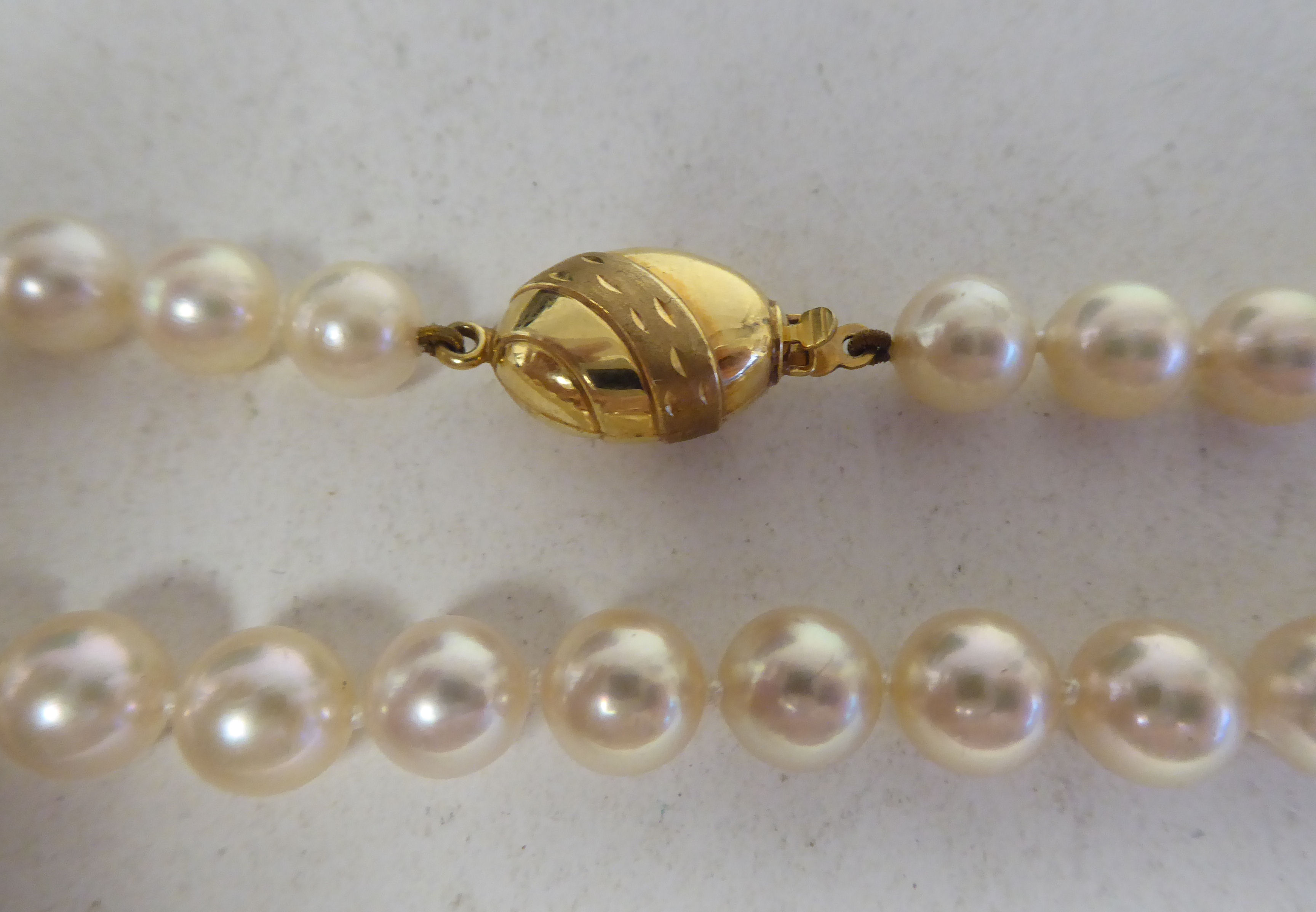 Two single string and one double string pearl necklace, all on 9ct gold clasps - Image 6 of 7