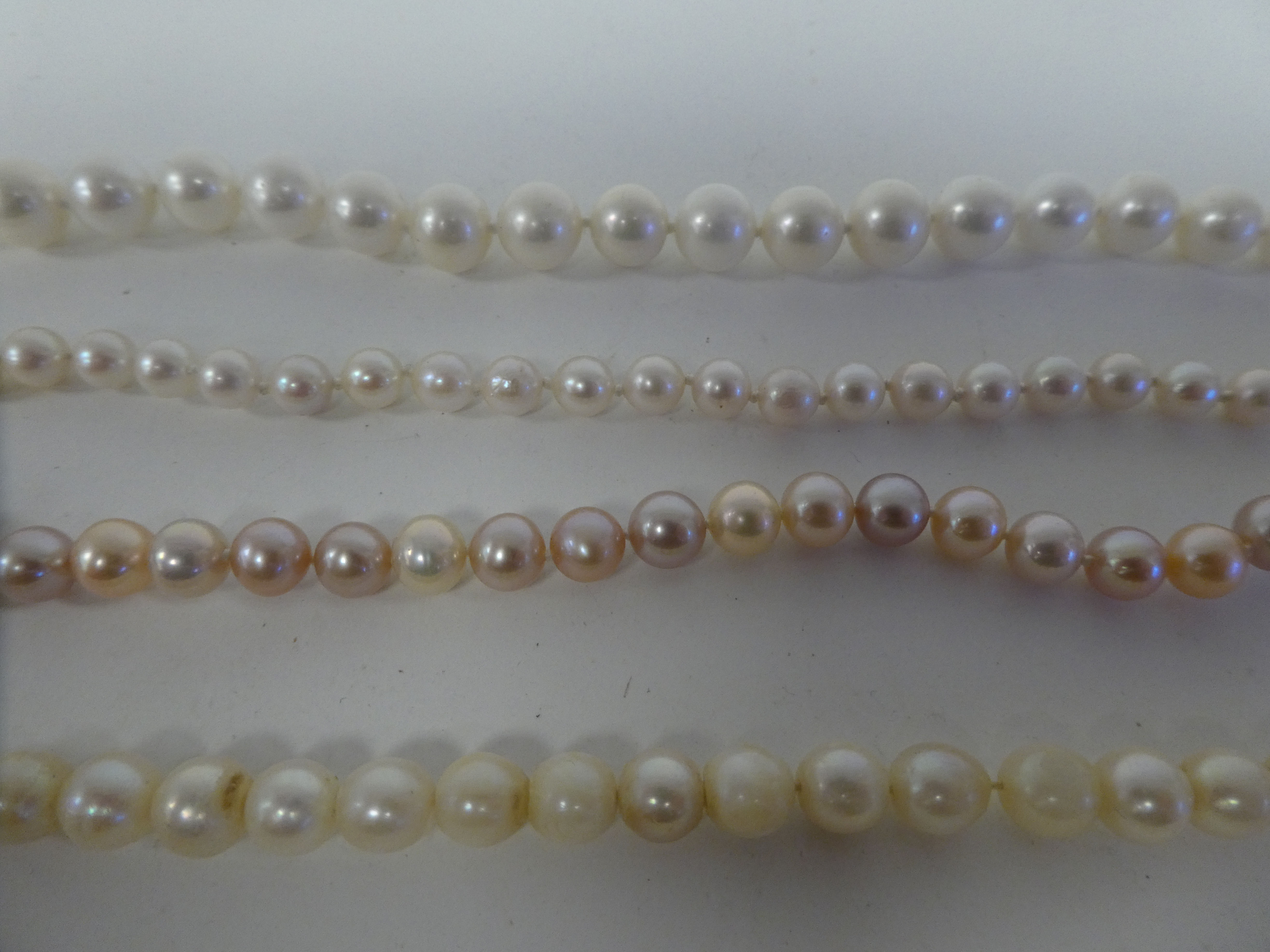 Single strand pearl necklaces - Image 3 of 5