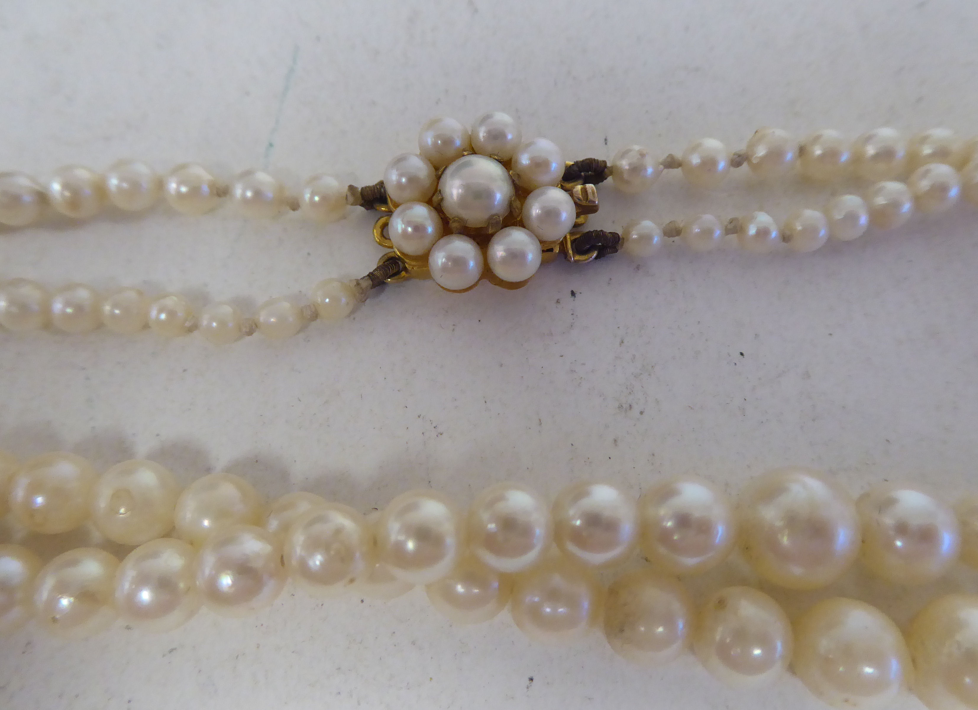 Two single string and one double string pearl necklace, all on 9ct gold clasps - Image 4 of 7