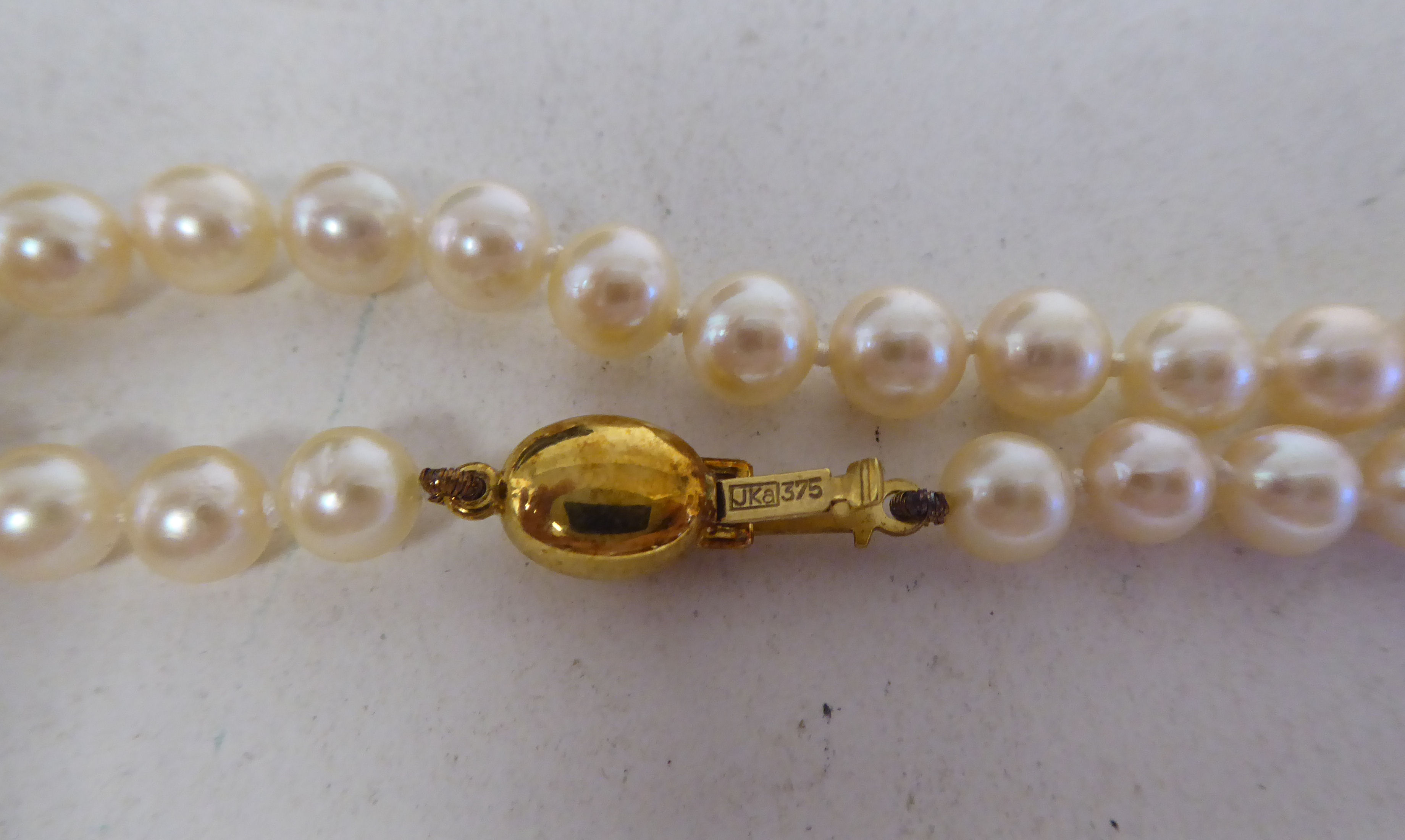 Two single string and one double string pearl necklace, all on 9ct gold clasps - Image 3 of 7