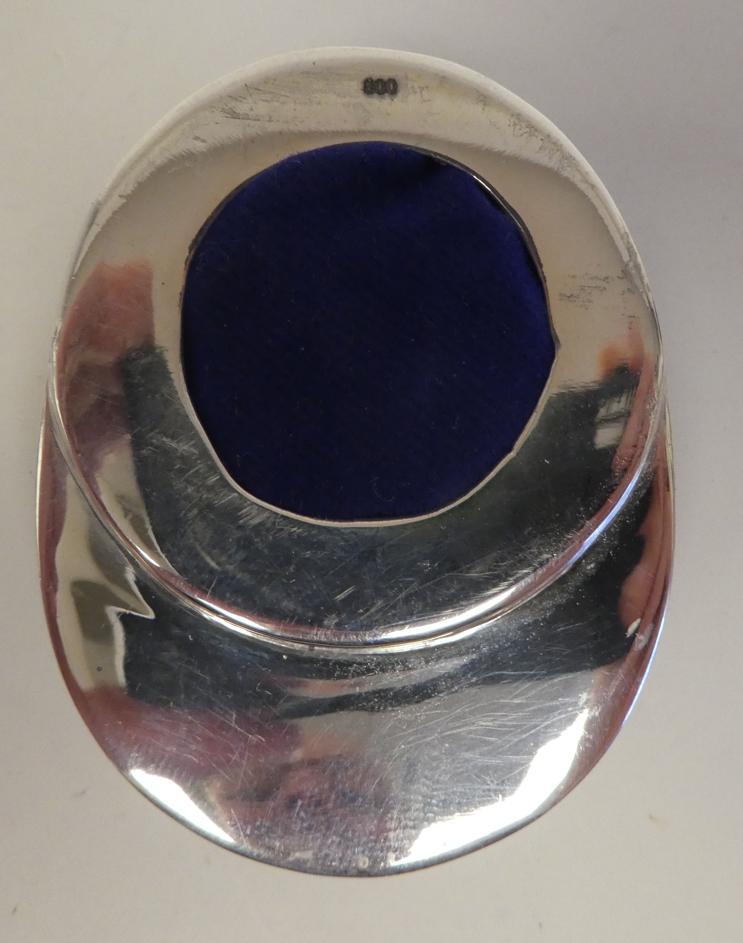 A white metal jockey's cap pin cushion  stamped 800 - Image 3 of 4