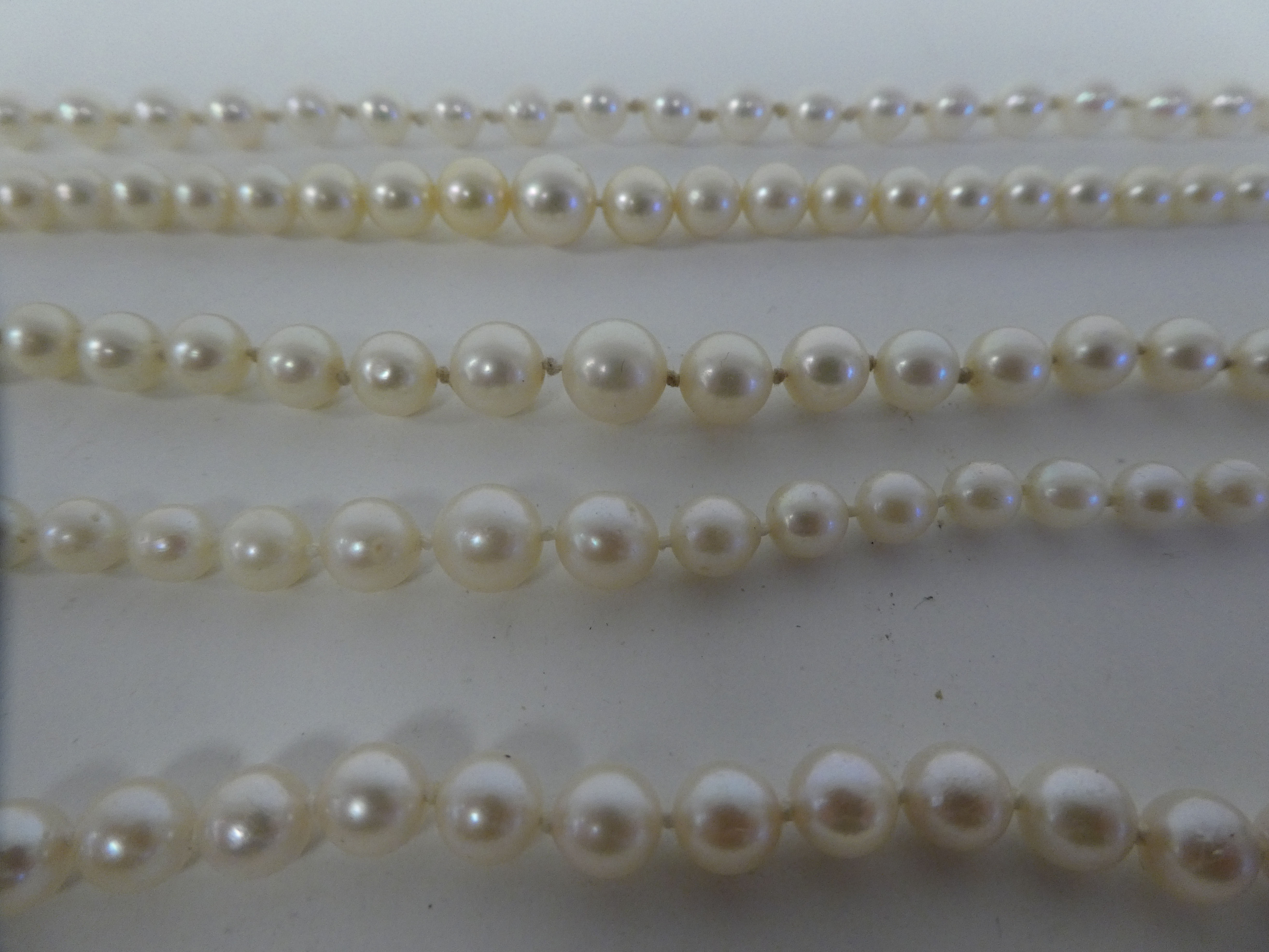 Single strand pearl necklaces - Image 2 of 5