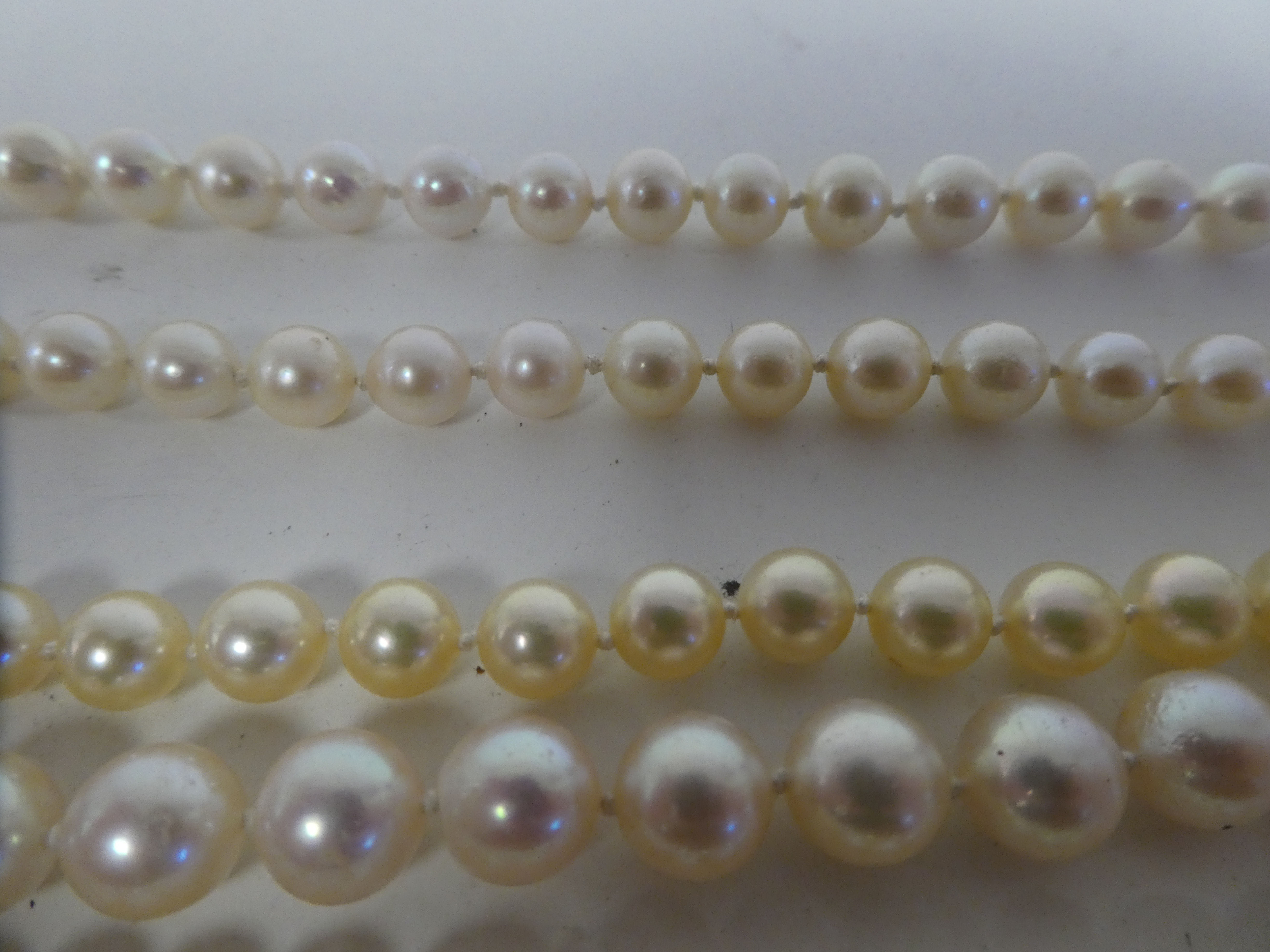 Single strand pearl necklaces - Image 4 of 5