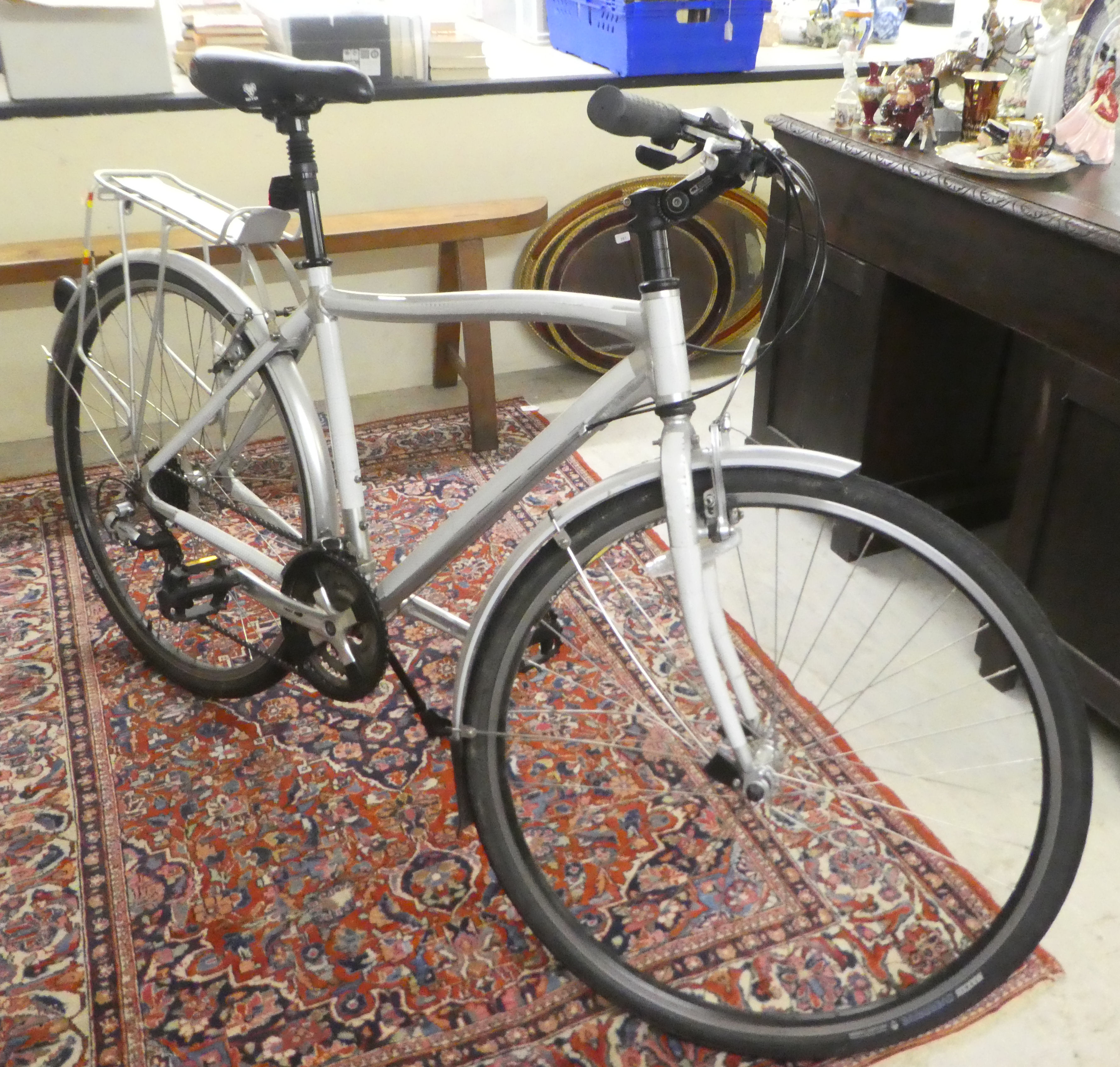 A Marin Alloy framed bicycle with Shimano gears and 27"dia wheels - Image 3 of 4