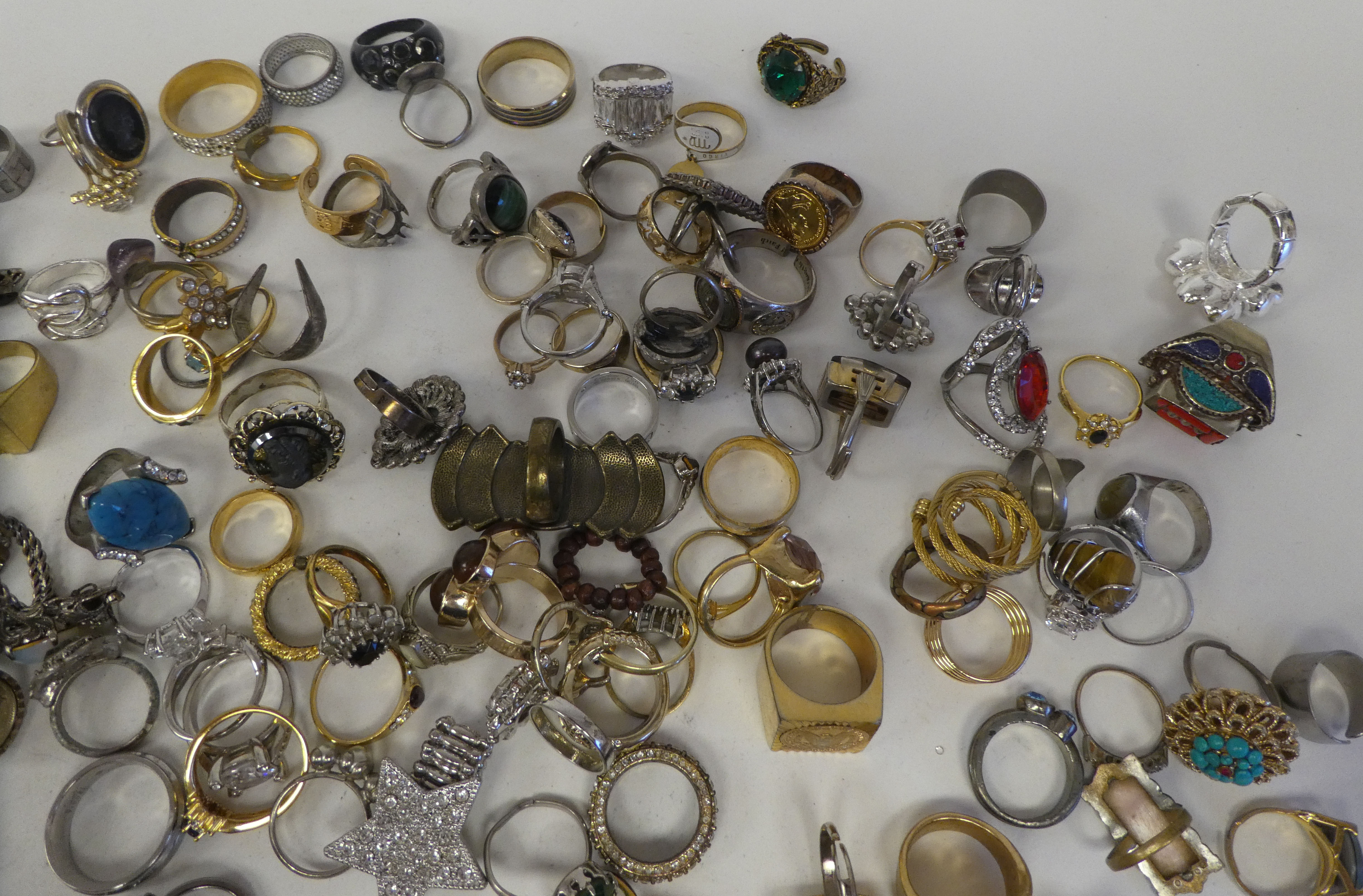 Costume jewellery: to include dress rings - Image 5 of 5