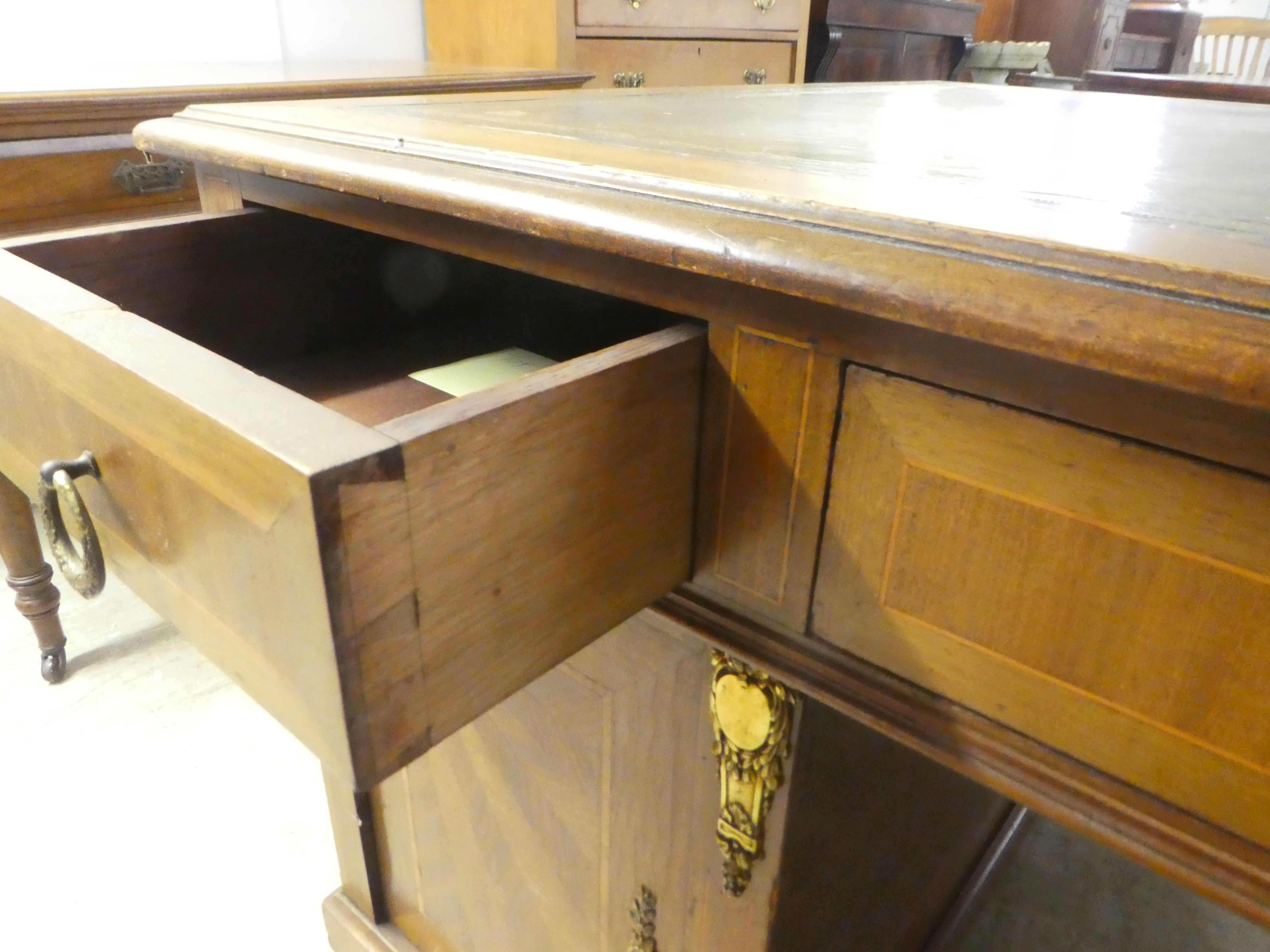 An early 20thC string inlaid mahogany, twin pedestal partner's desk with an arrangement of drawers - Image 6 of 6