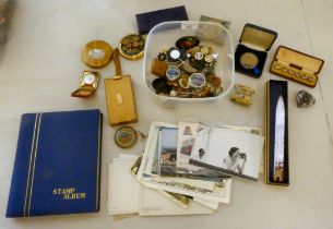 Collectables: to include an RAF wings brooch; and a yellow metal and carved mother-of-pearl Asian