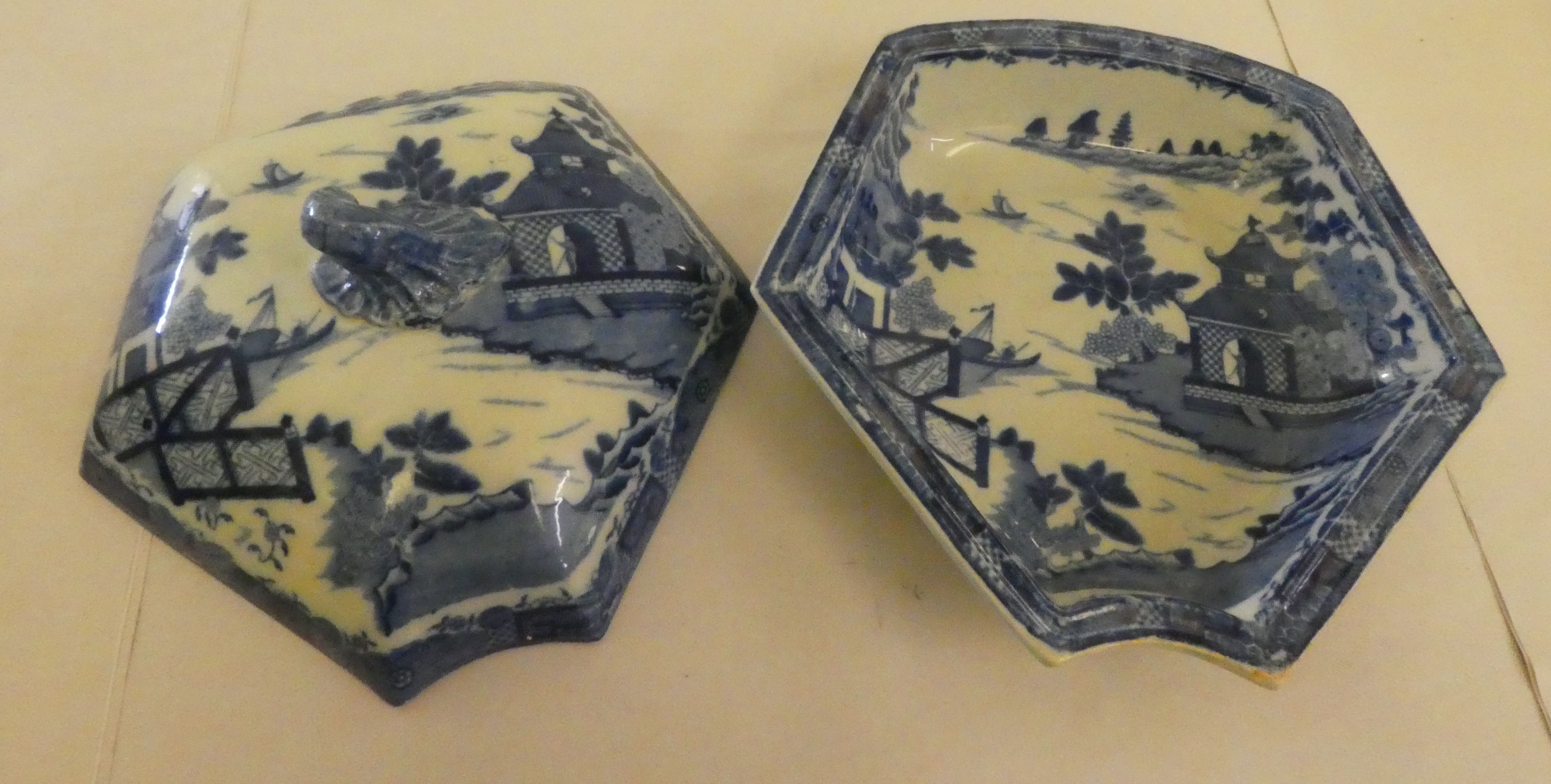 Ceramics: to include an early 19thC pearlware tureen and cover, decorated with a landscape scene - Image 5 of 9