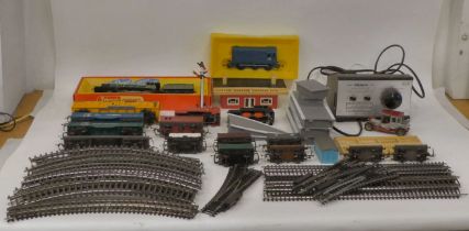 Toys: to include a Tri-ang Hornby 00 gauge 4-6-0 locomotive and tender