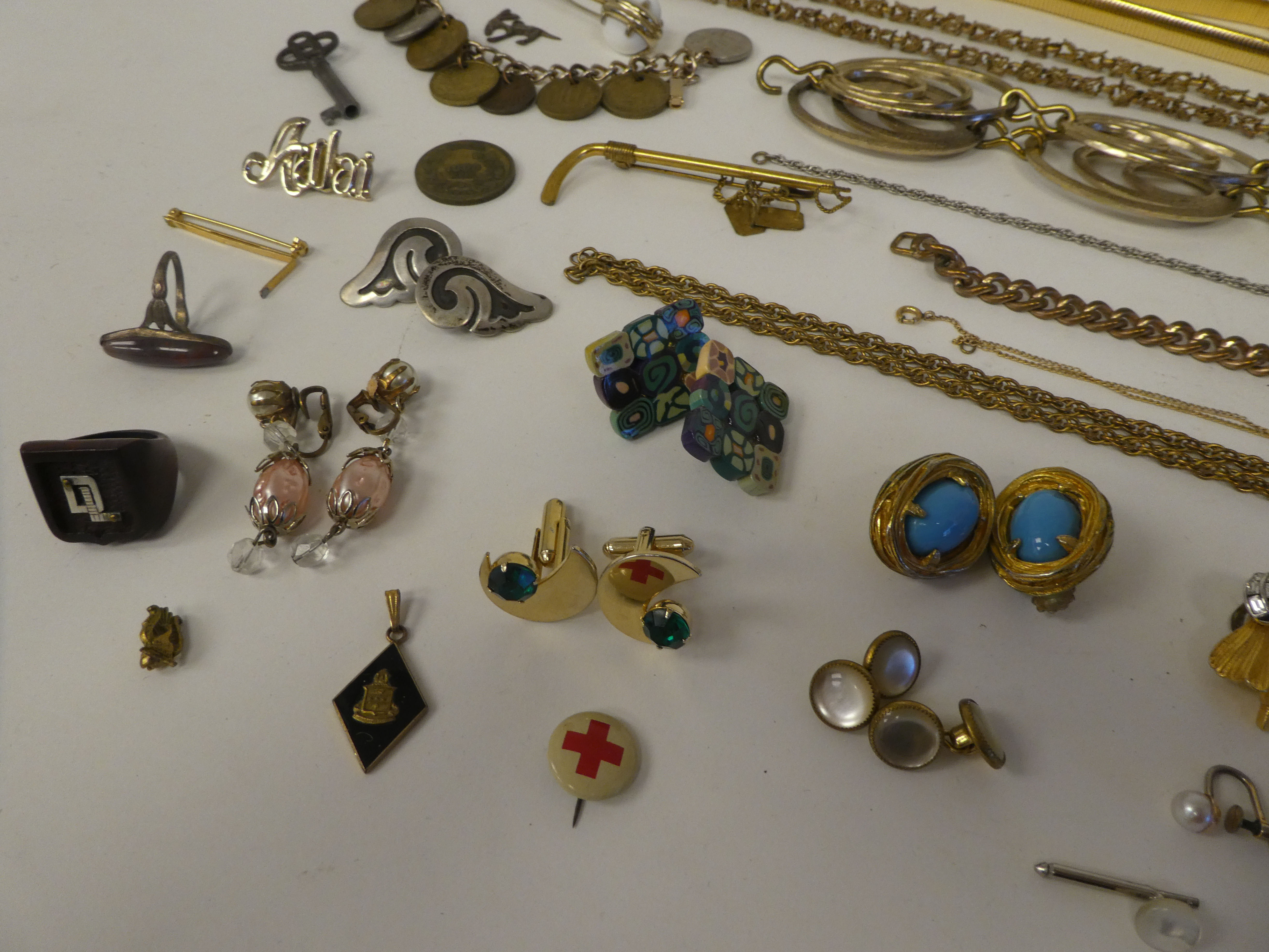 Items of personal ornament: to include Pennino of New York three piece earring and brooch set; other - Image 4 of 6