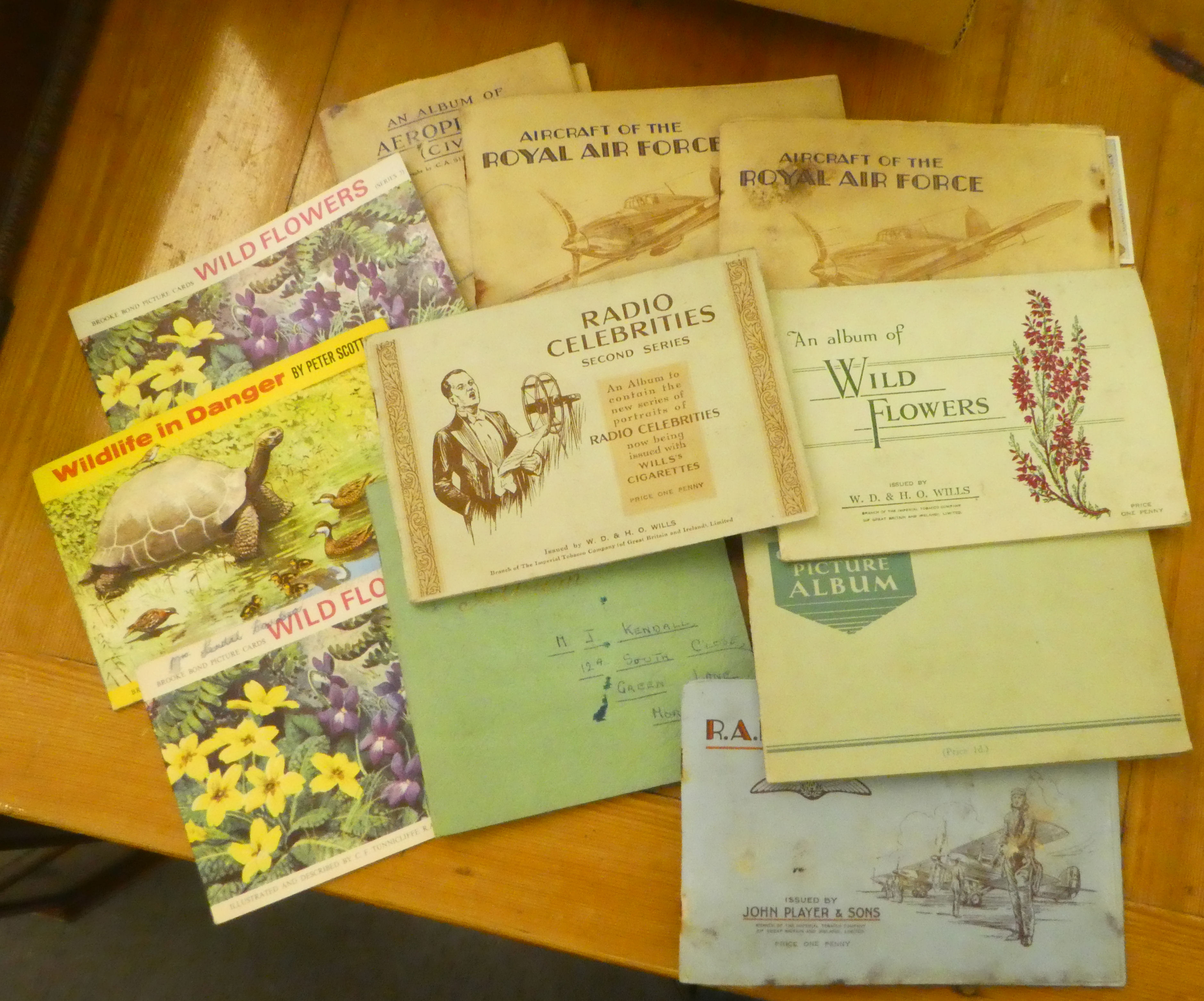 Complete albums and loose Wills and other cigarette cards, featuring aircraft, horticulture and - Image 3 of 4