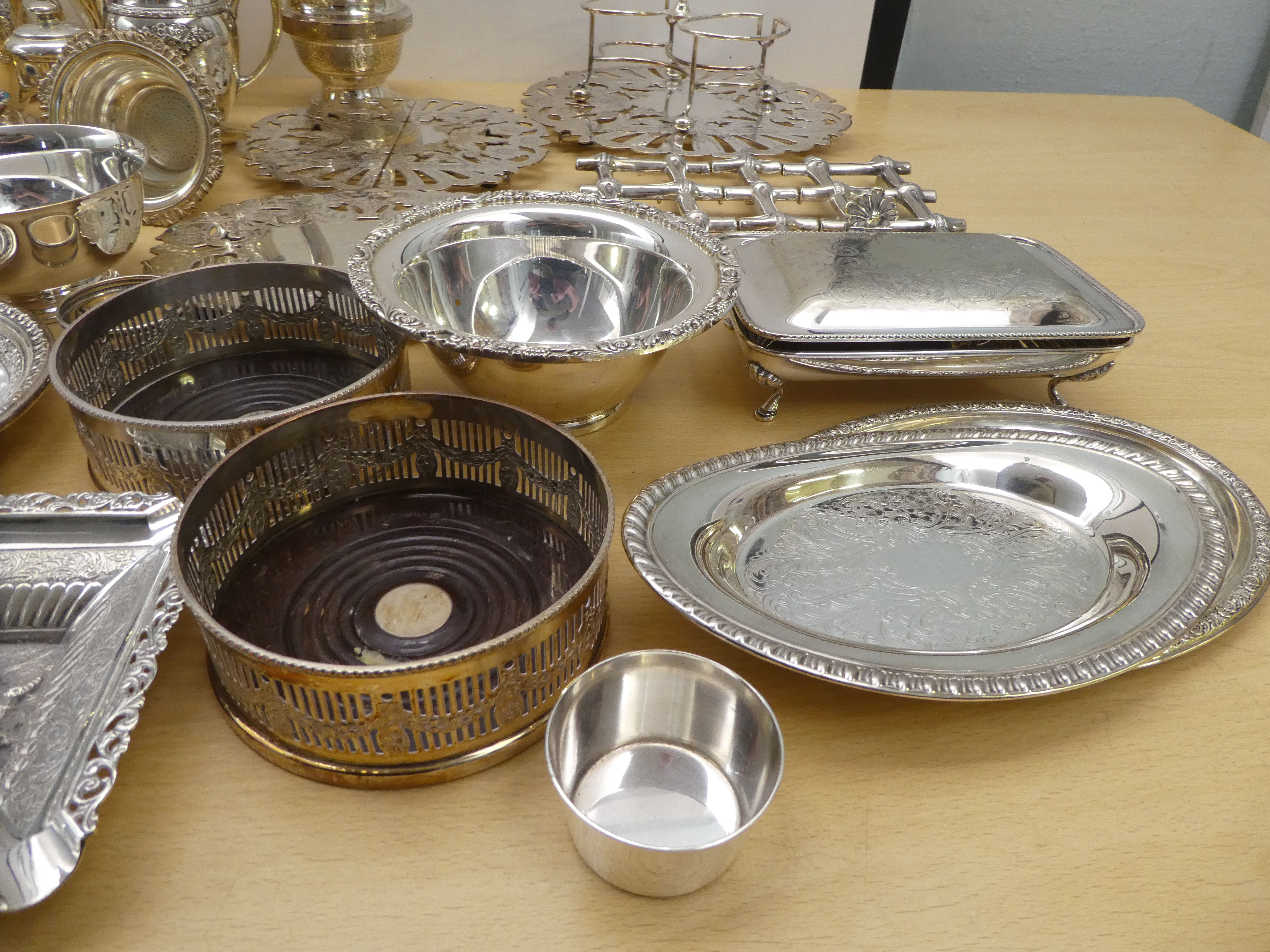 Silver plated tableware, mainly condiments pots and sauce boats - Image 6 of 7