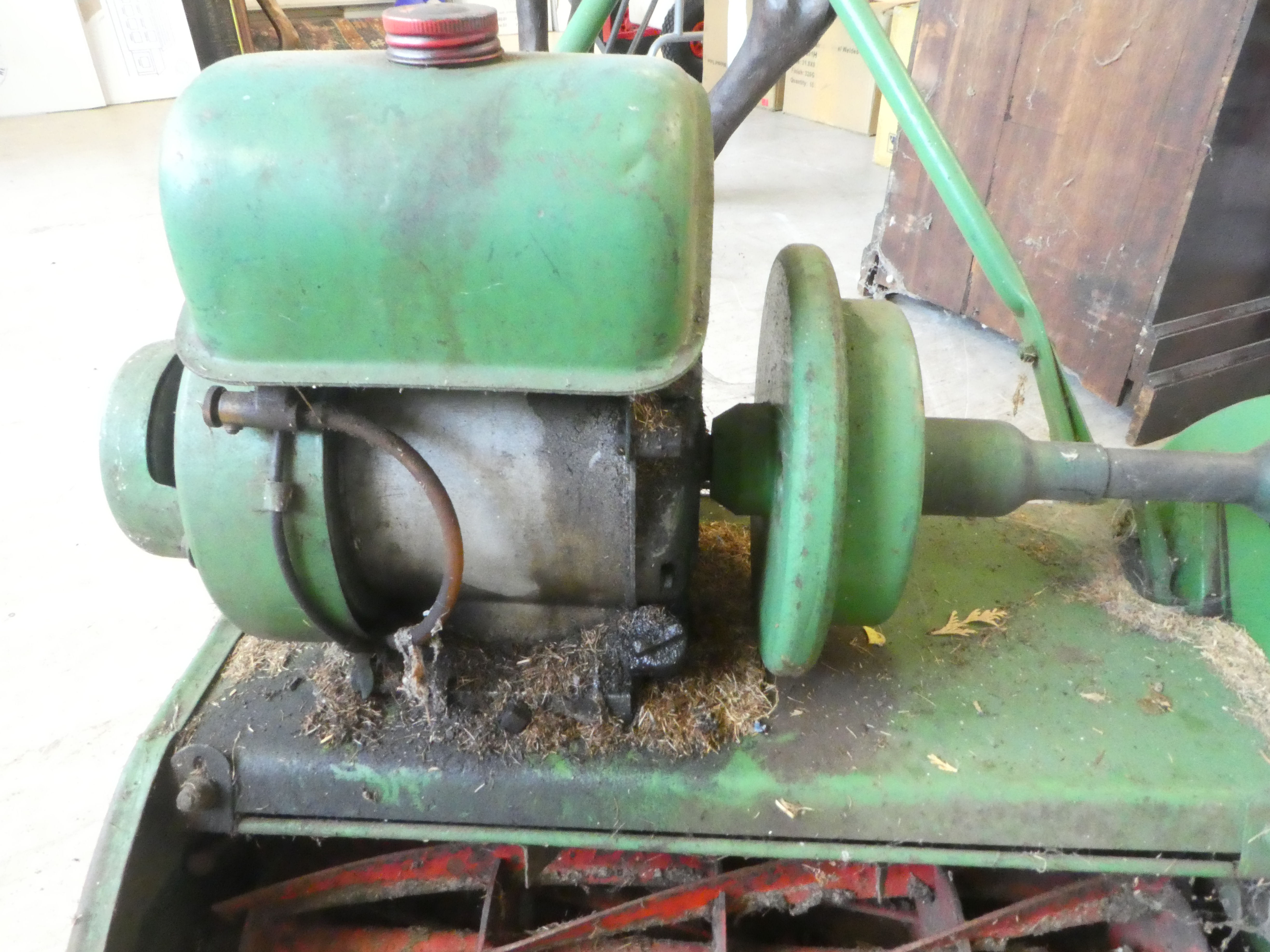 A vintage petrol driven cylindrical lawn mower with a grass box - Image 6 of 6