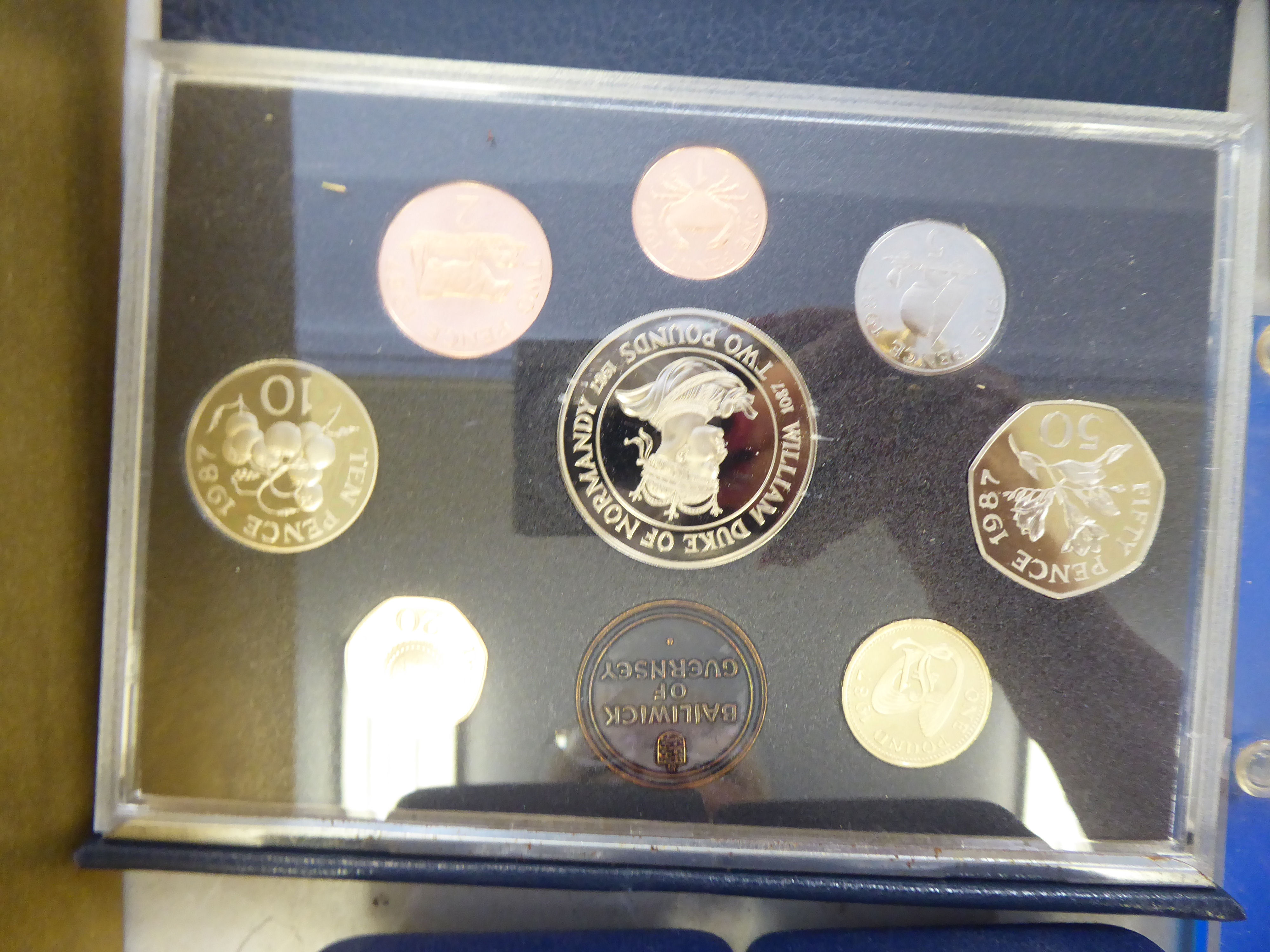 Uncollated 19th/20thC mainly British coins: to include a 1987 Royal Mint Guernsey proof set  cased - Image 2 of 4