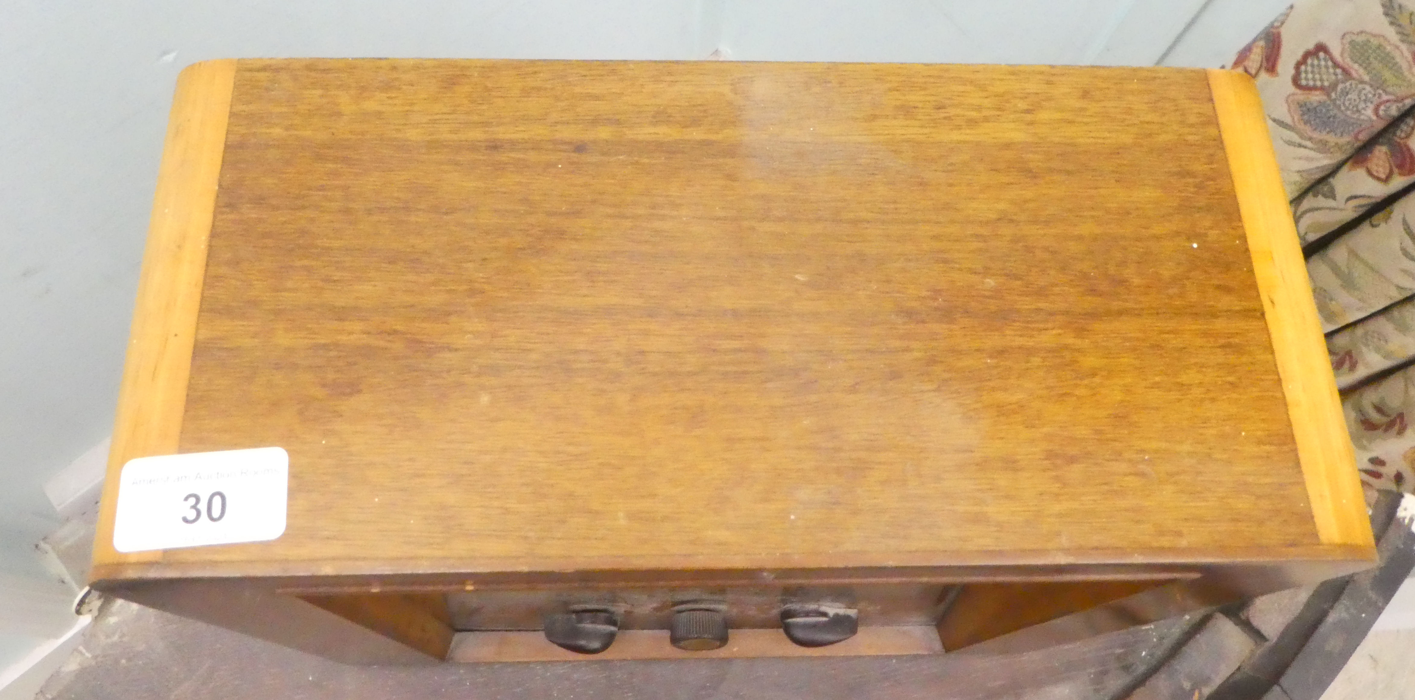 A vintage mahogany cased radio  11"h  12"w - Image 2 of 4