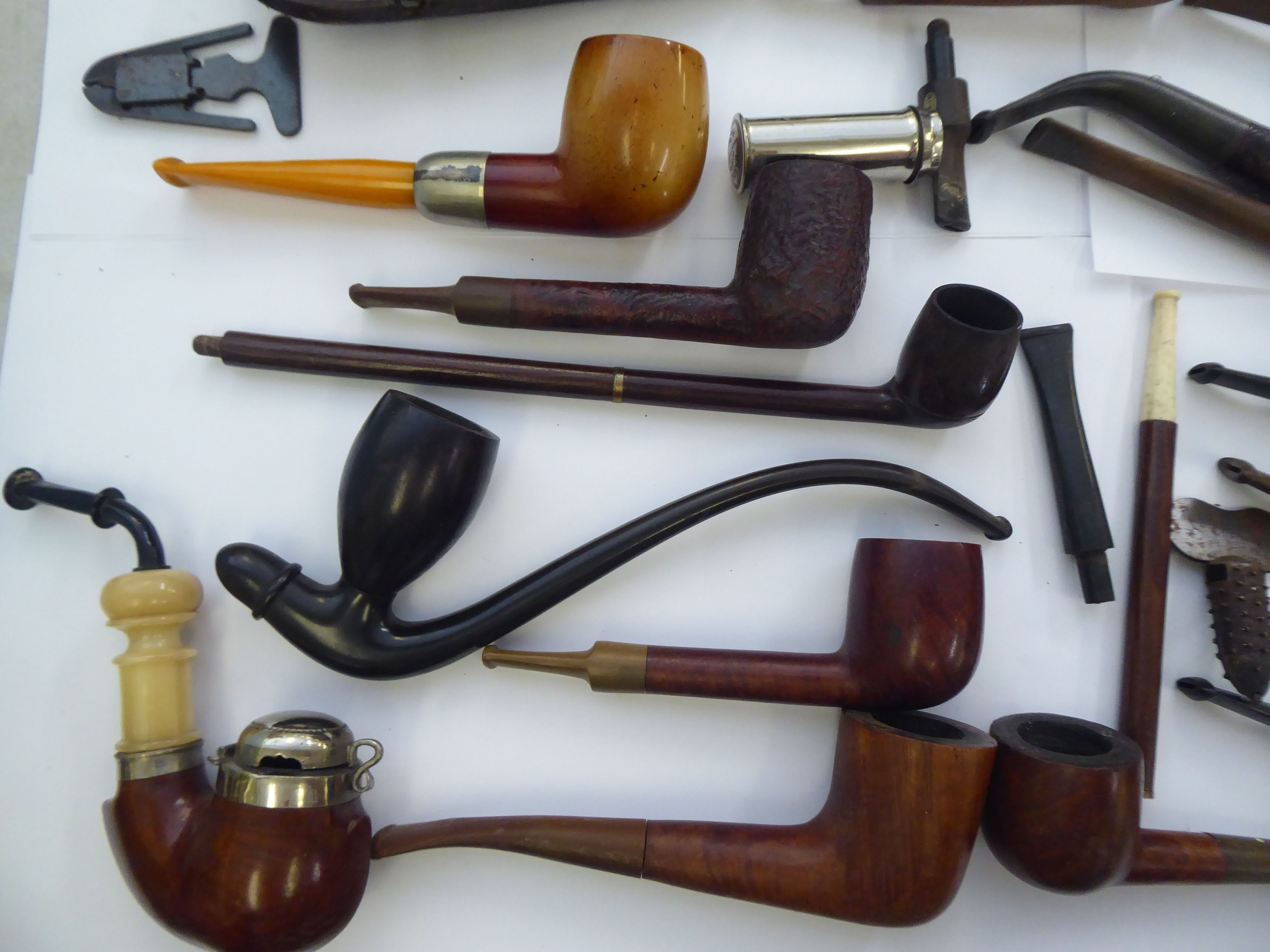 Early-mid 20thC variously made smokers pipes - Image 5 of 5