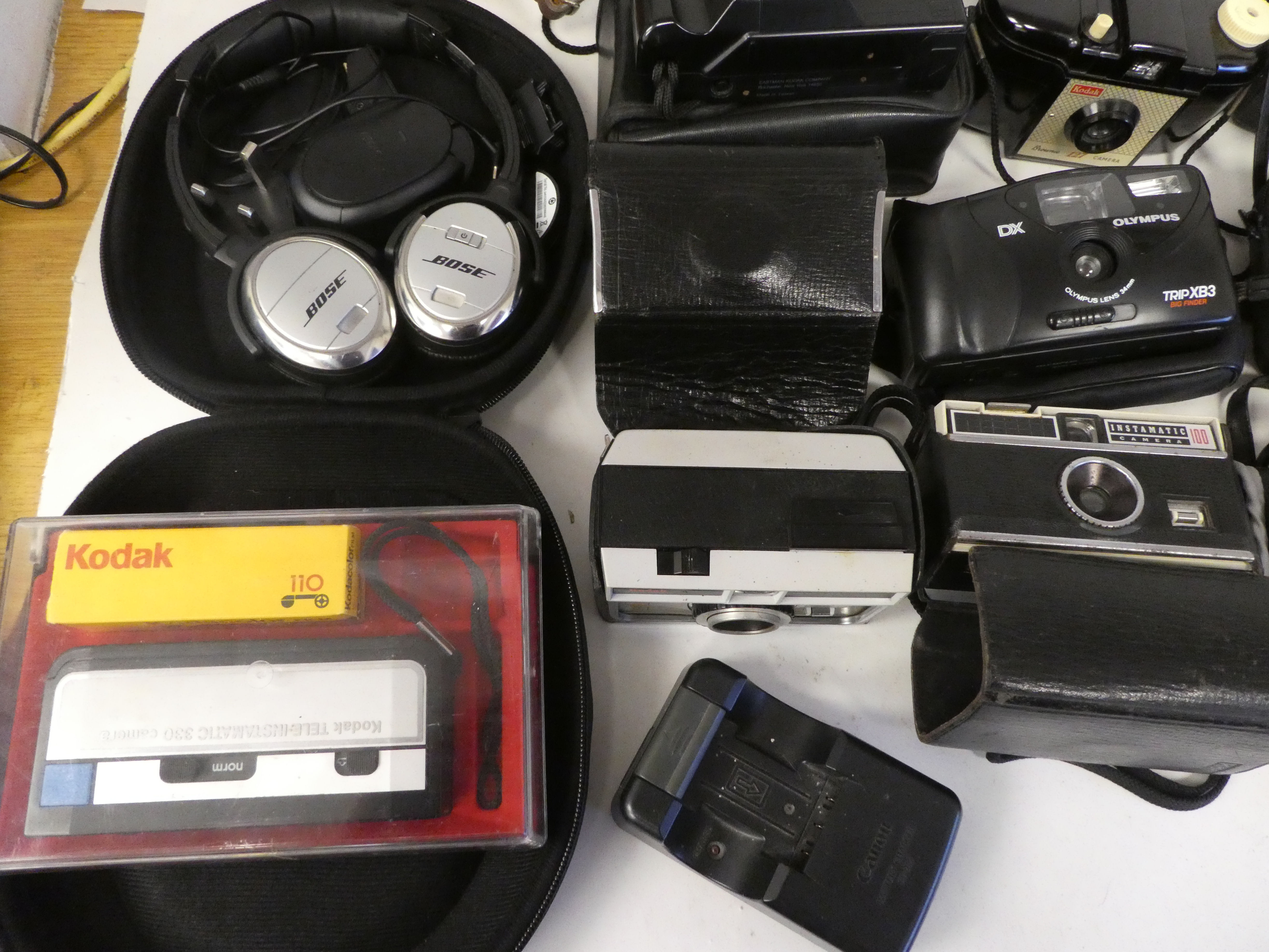 Mainly photographic equipment: to include various Kodak cameras; and a pair of Bose headphones - Image 3 of 7