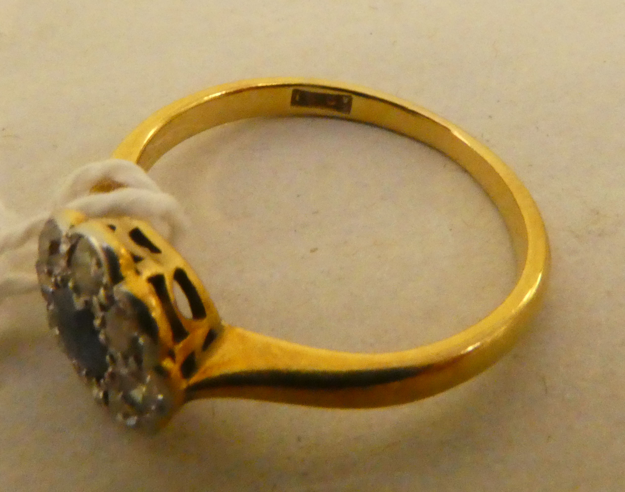 An 18ct gold diamond and sapphire cluster ring - Image 4 of 4