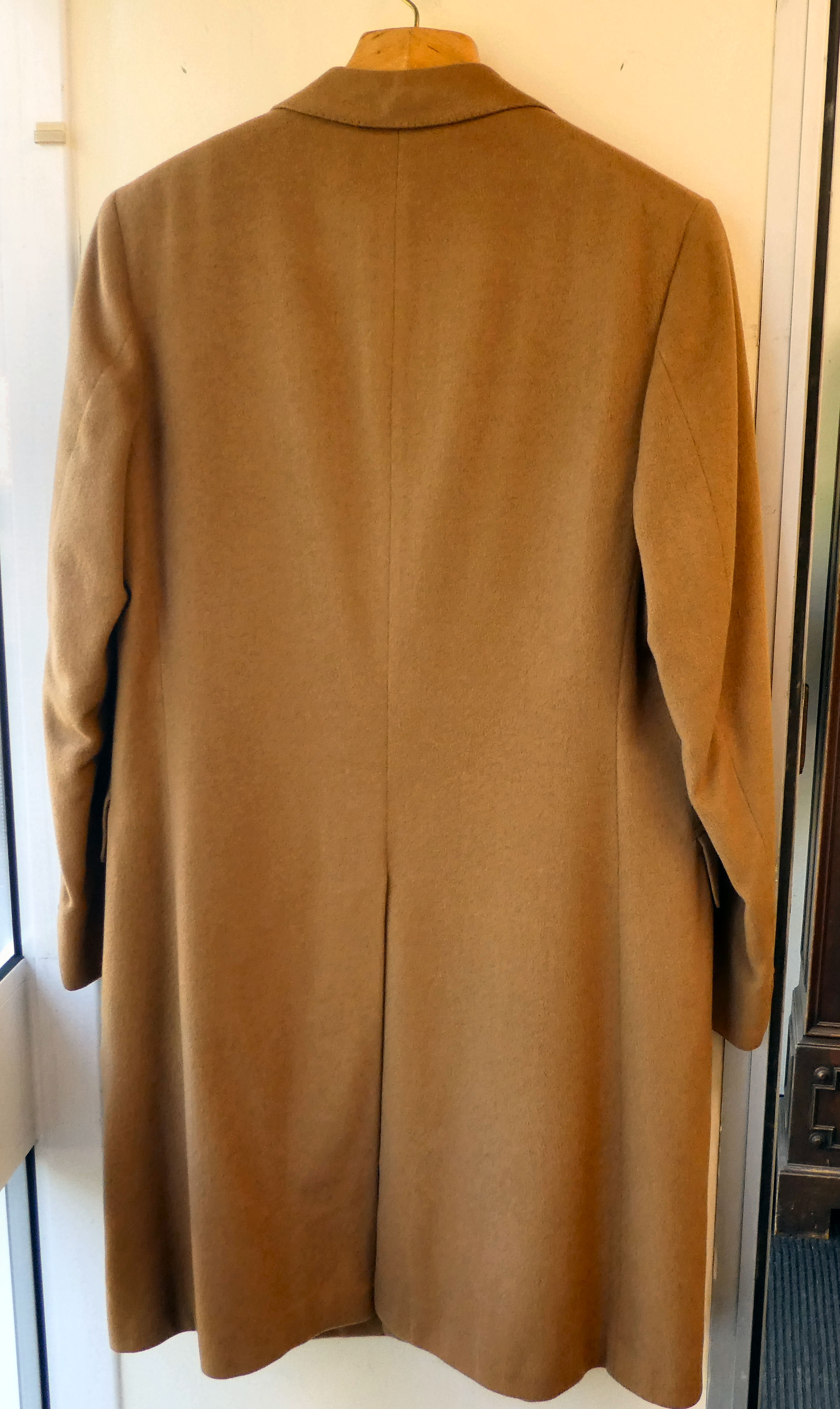 A Daks of London mans tan brown fabric three quarter length coat  approx. size 44" regular/large - Image 5 of 5