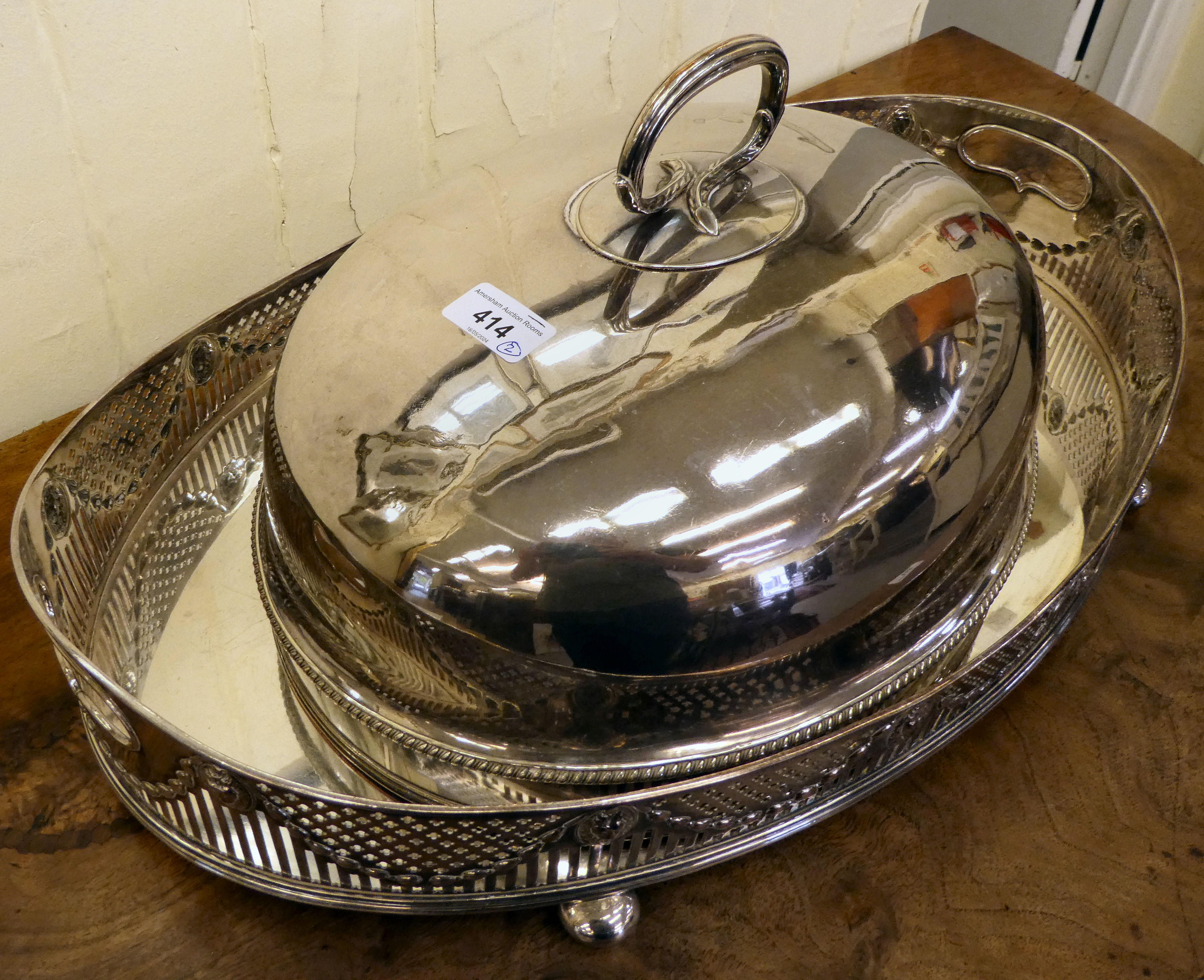 Silver plate: to include an oval serving tray with a pierced gallery, incorporating opposing handles - Image 2 of 2