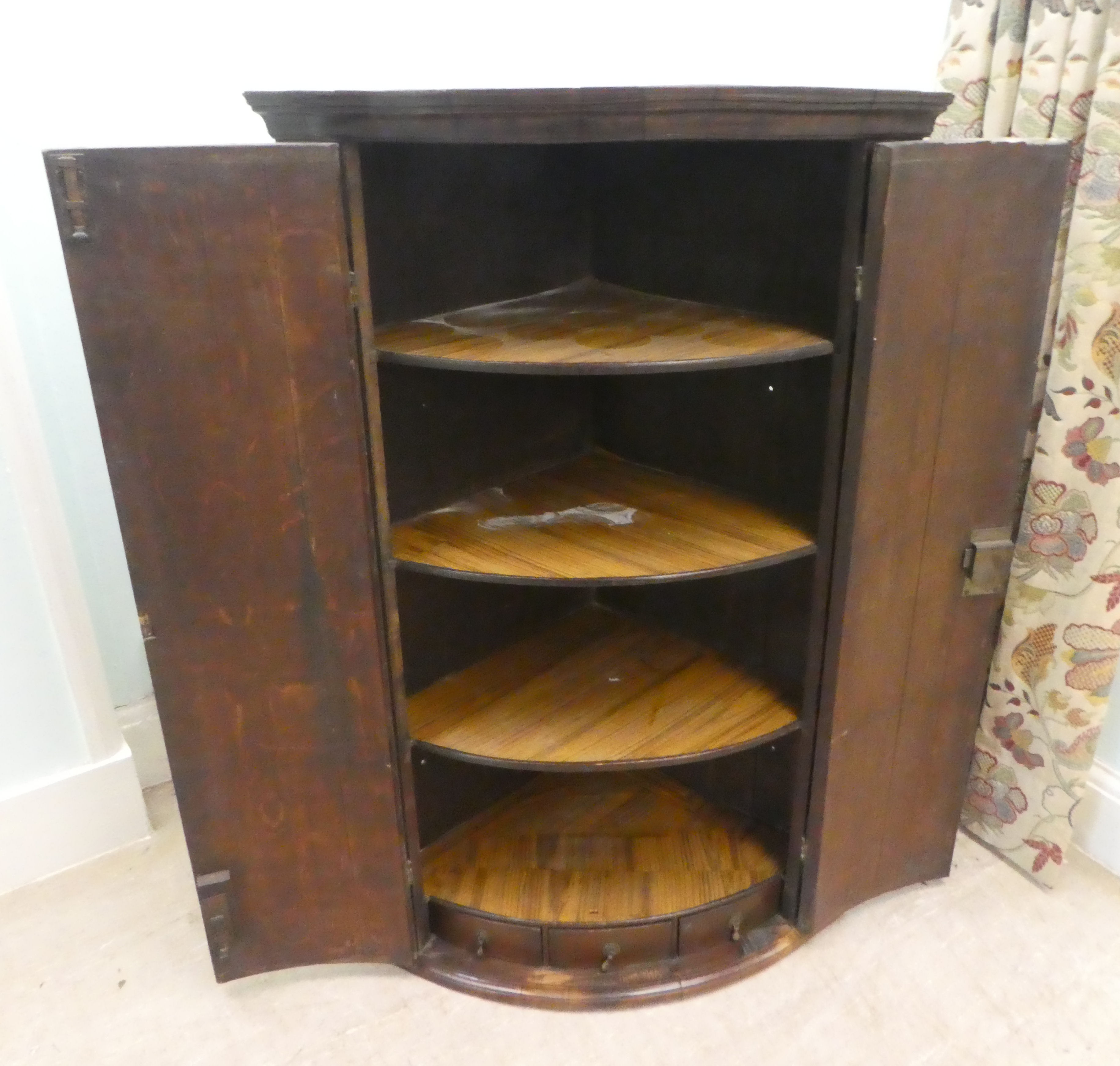 A George III oak quadrant corner cabinet  43"h  27"w - Image 4 of 5