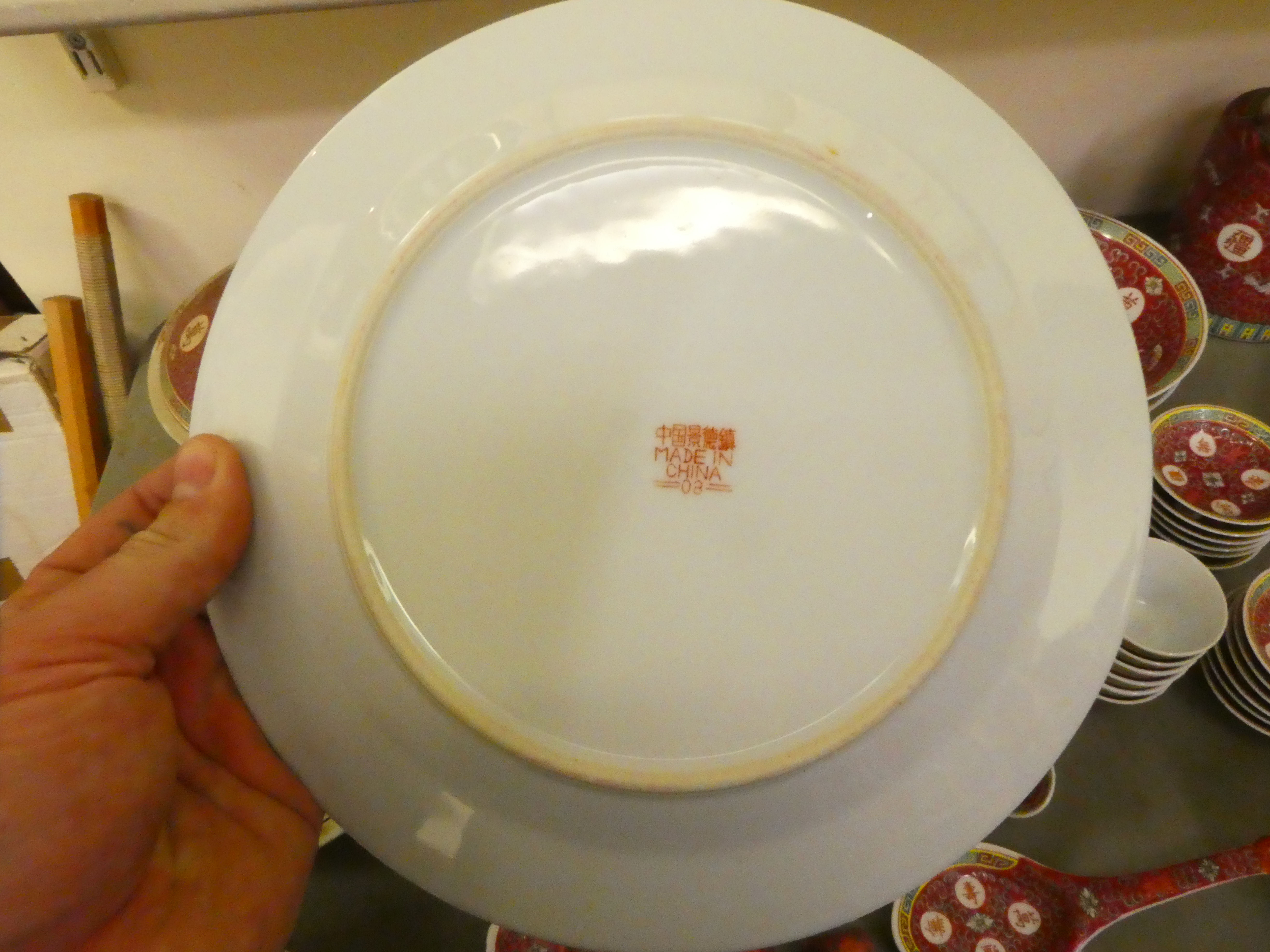 A mid 20thC Chinese porcelain dinner service, decorated with maroon flora and characters - Image 7 of 8