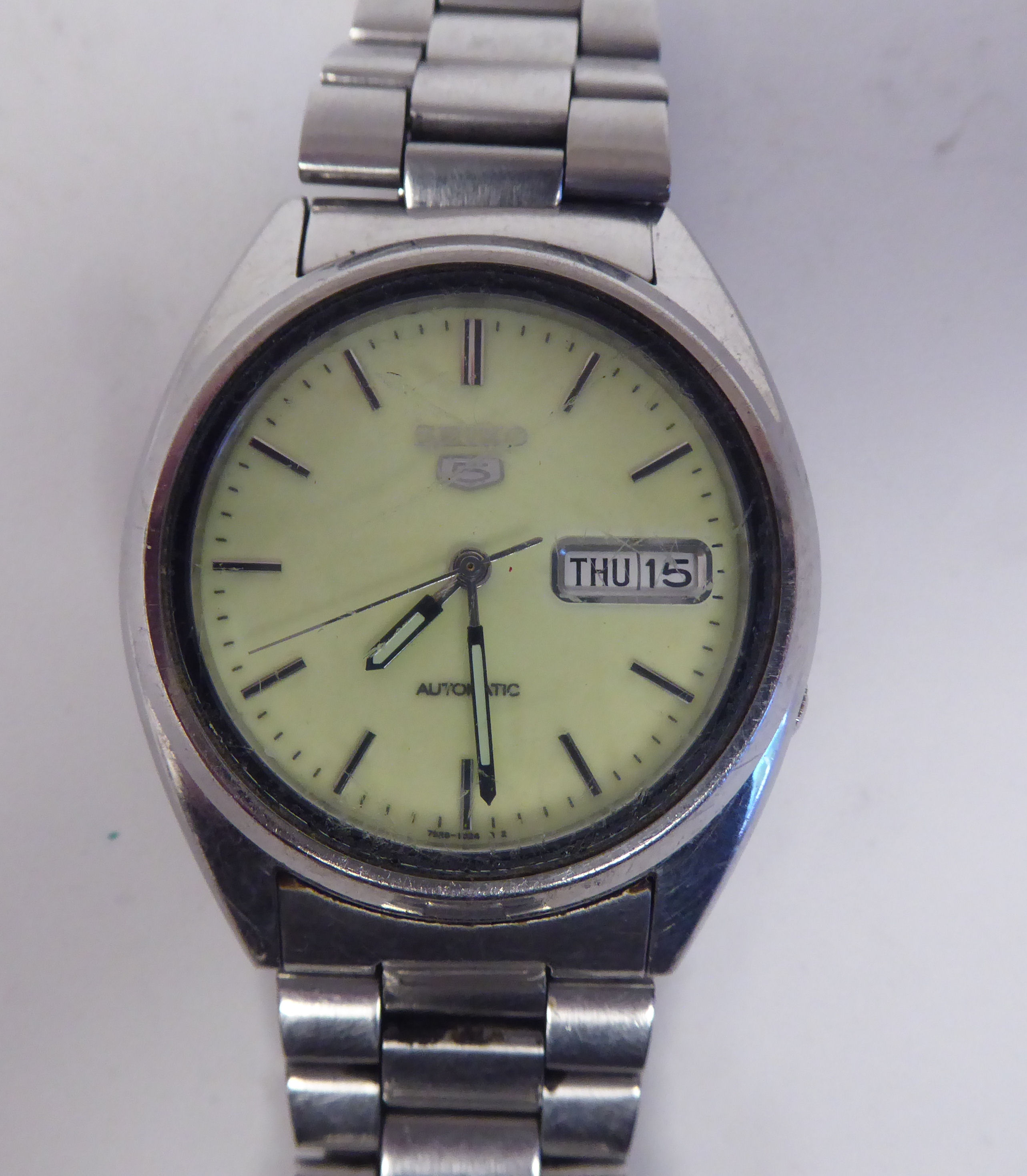 Three variously cased and strapped Seiko wristwatches - Image 6 of 7