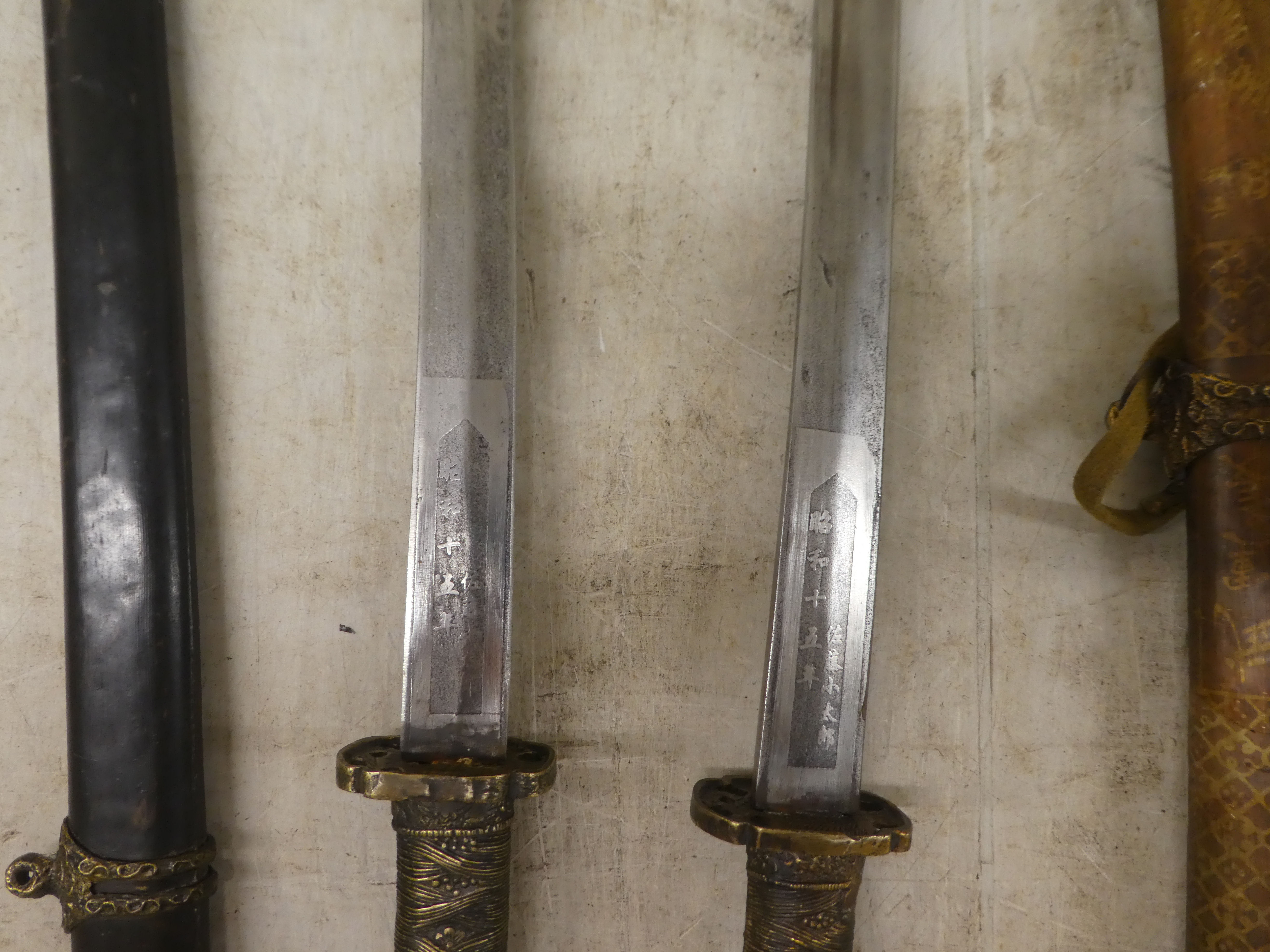 Two similar reproductions of World War II Japanese kutanas, the blades 25"L in lacquered scabbards - Image 7 of 8