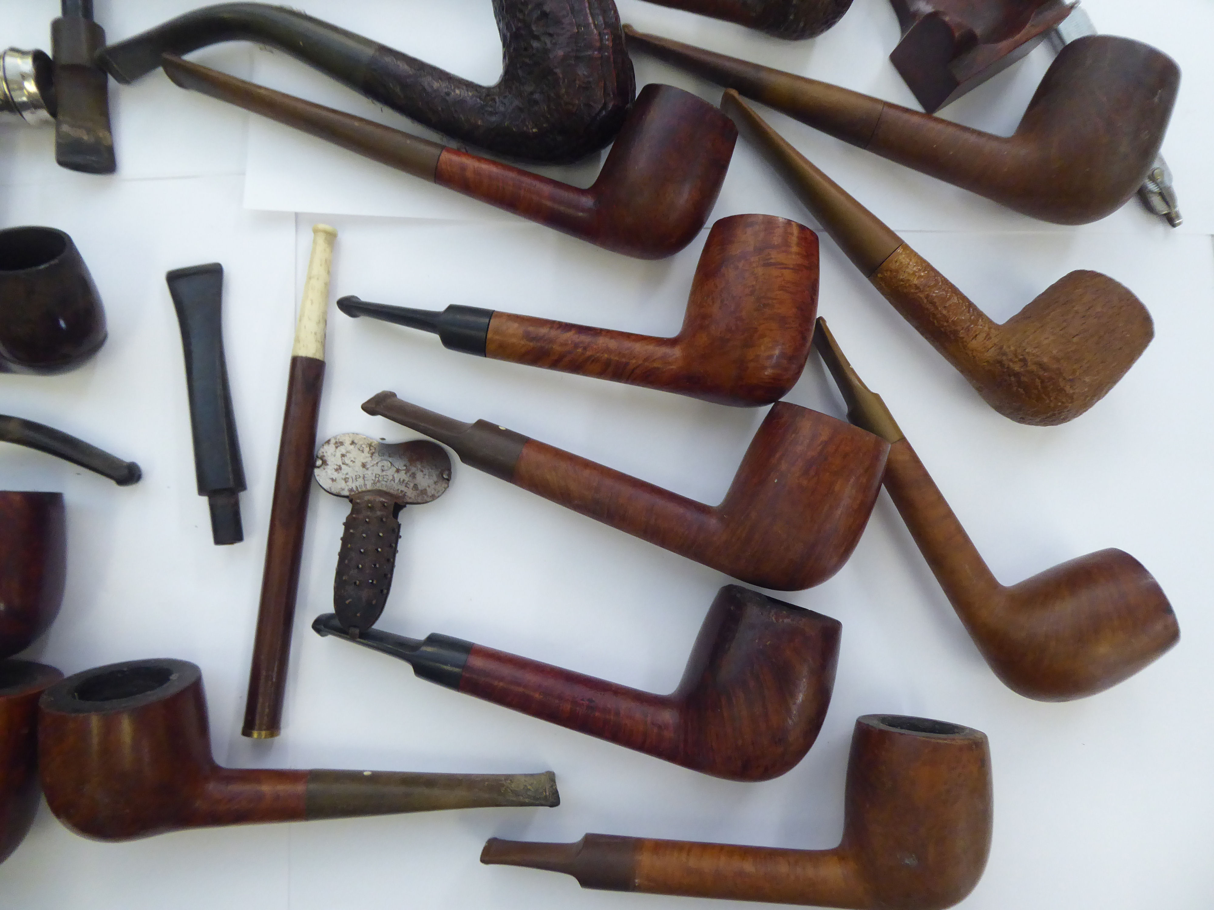 Early-mid 20thC variously made smokers pipes - Image 4 of 5