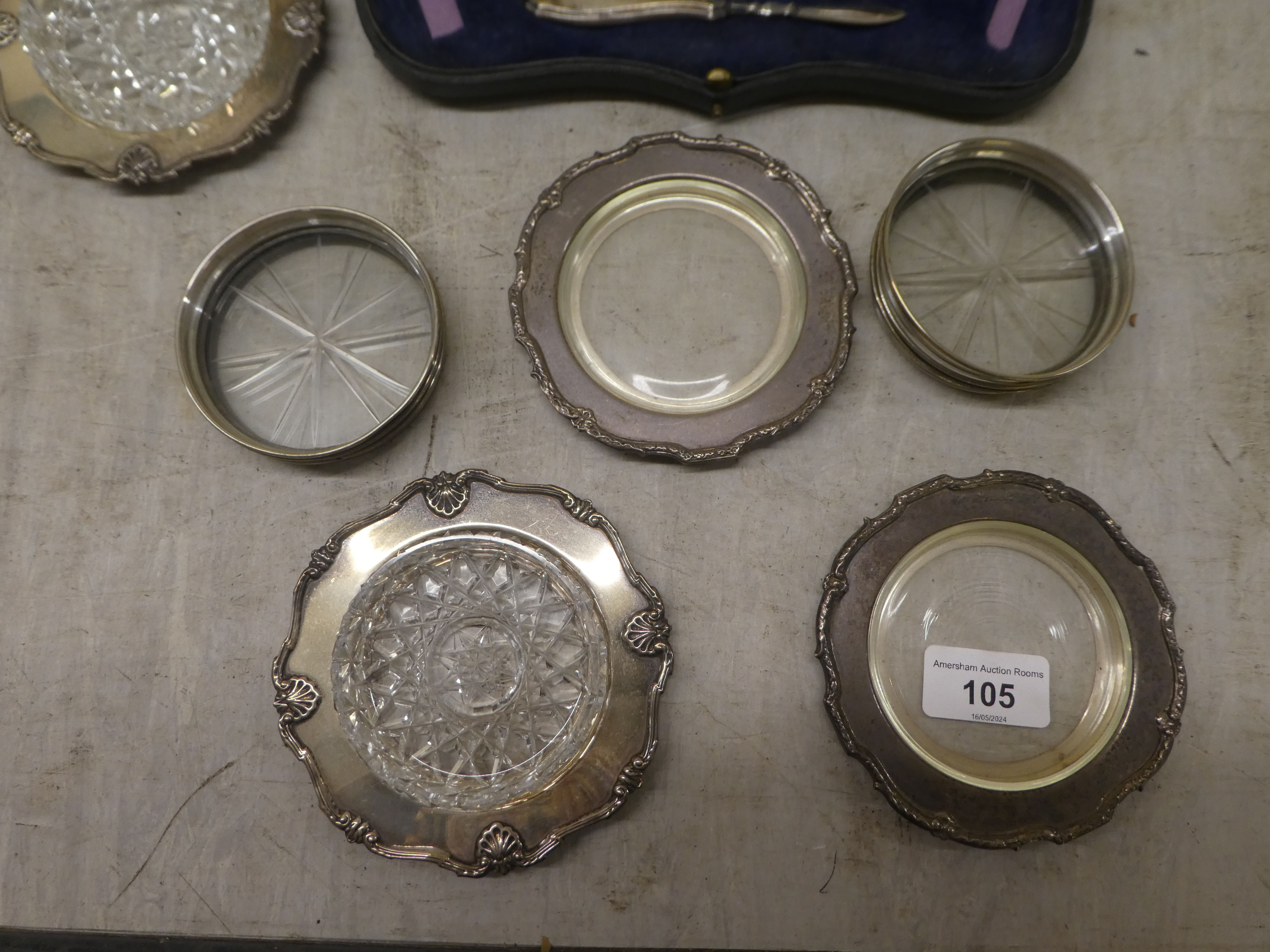 Silver collectables: to include a pair of wine glass coasters  Birmingham 1939  4"dia - Image 3 of 5