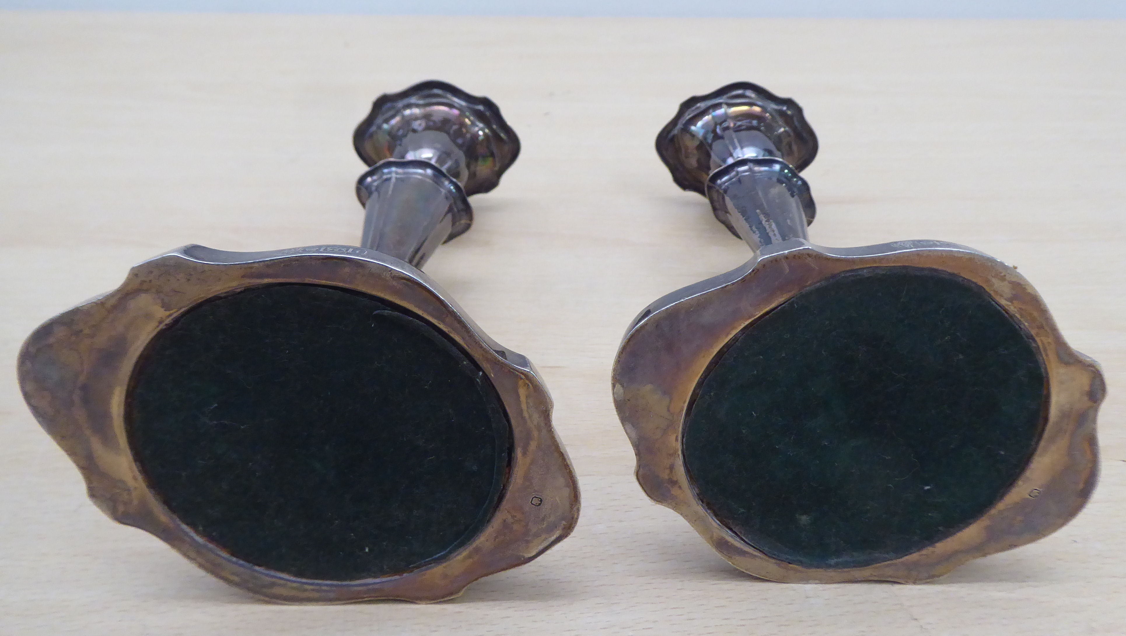 A pair of loaded silver candlesticks, each of oval, knopped form  Sheffield 1901  7"h - Image 5 of 7