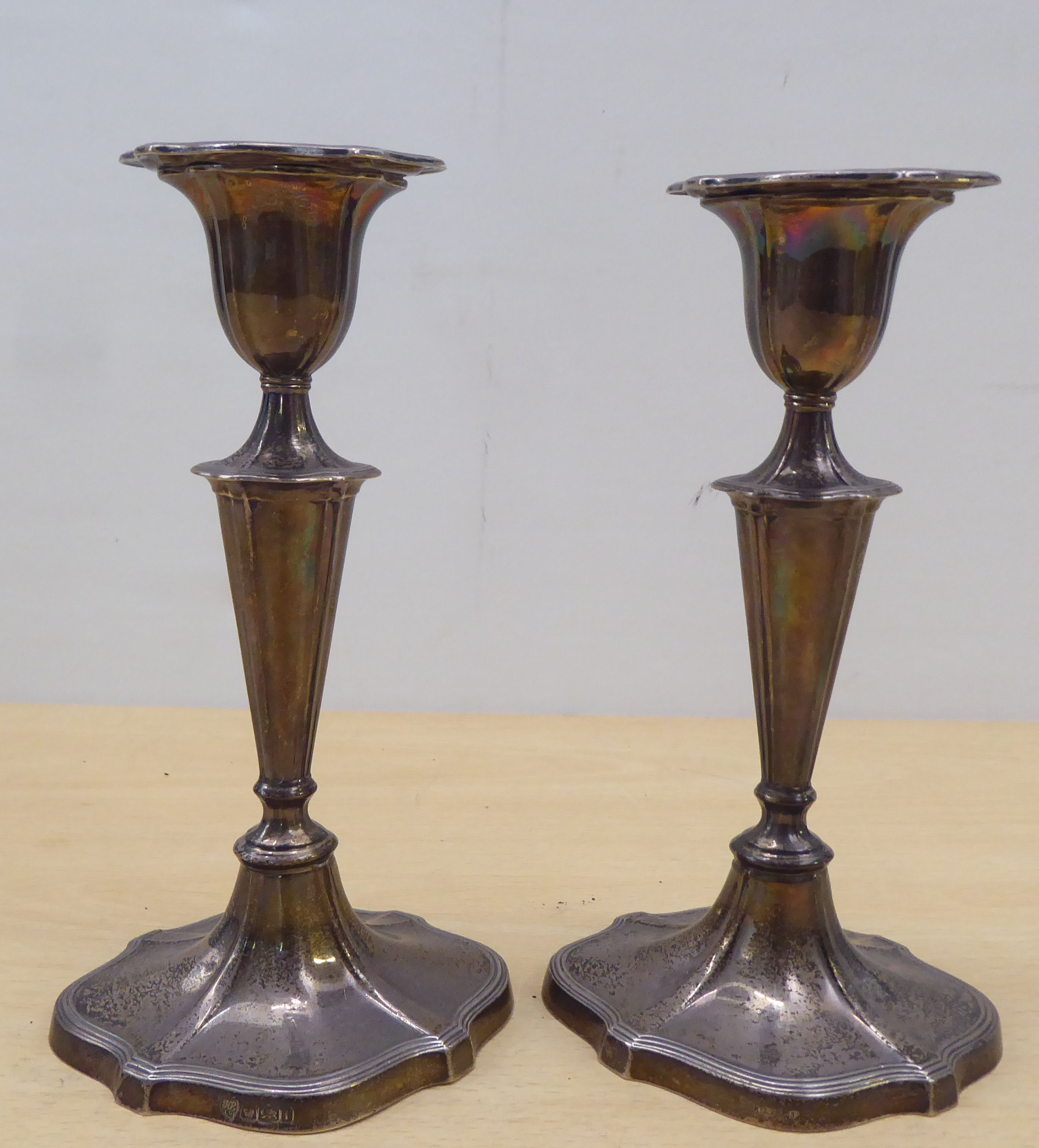 A pair of loaded silver candlesticks, each of oval, knopped form  Sheffield 1901  7"h - Image 2 of 7