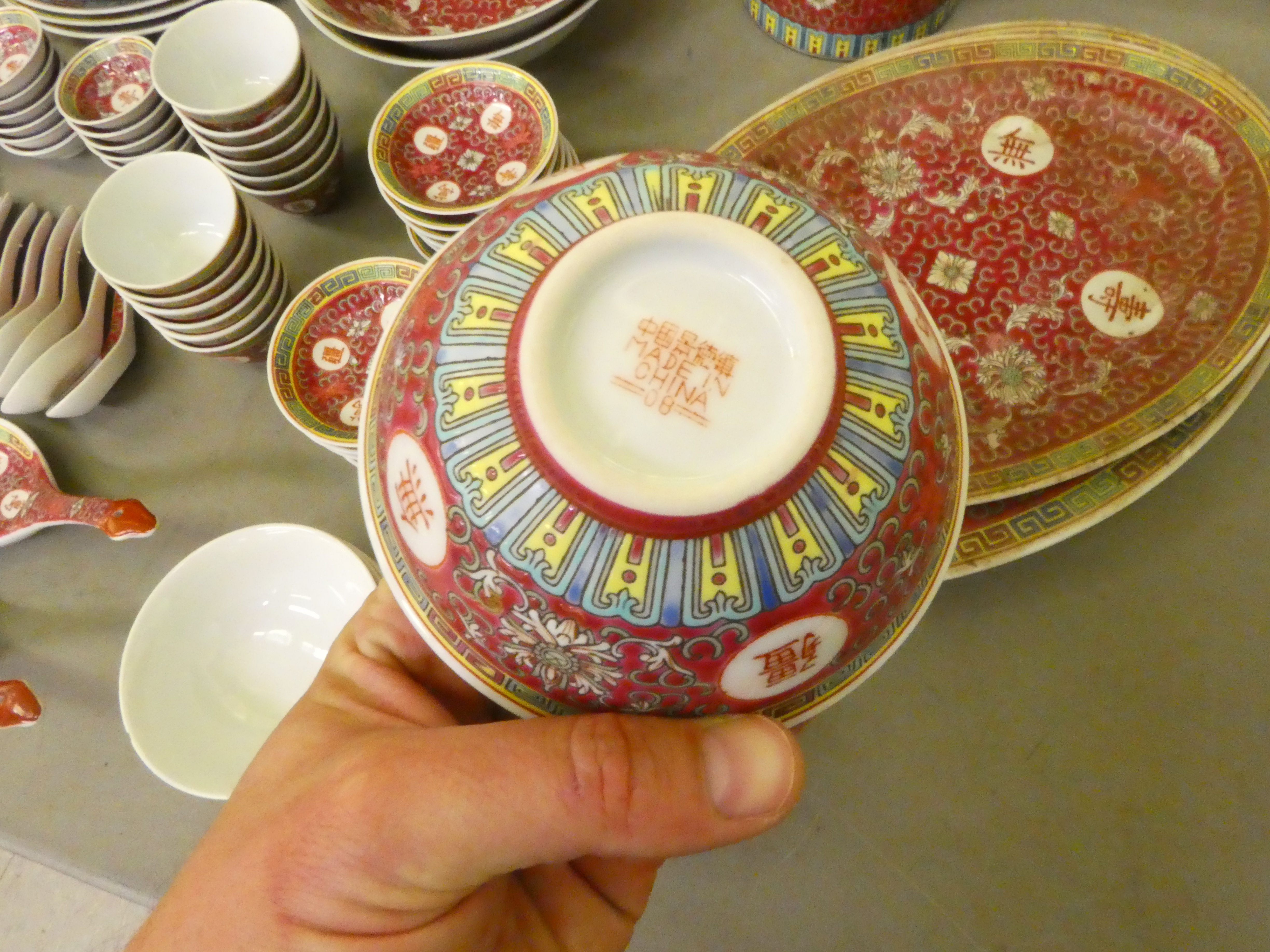A mid 20thC Chinese porcelain dinner service, decorated with maroon flora and characters - Image 3 of 8