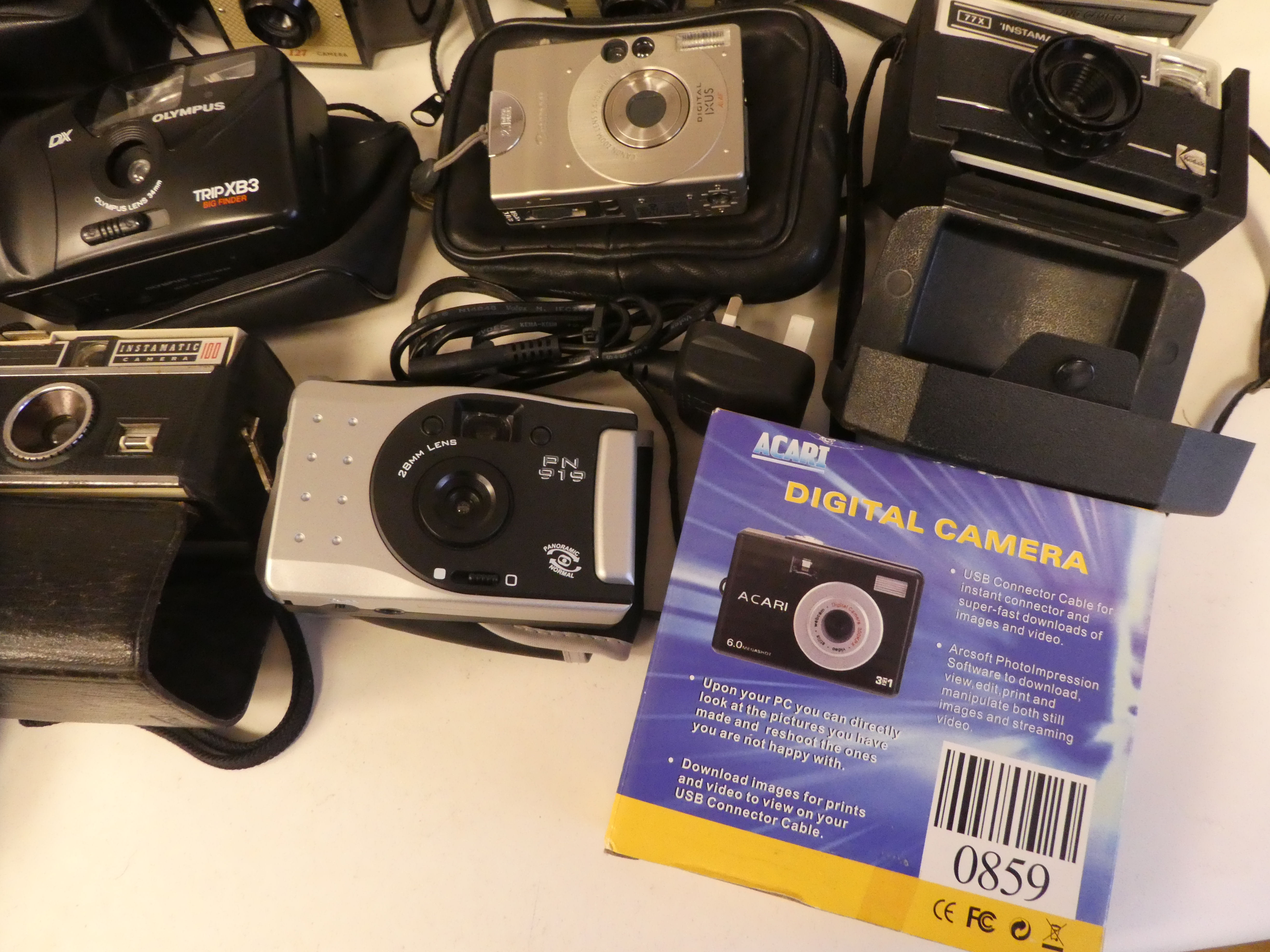 Mainly photographic equipment: to include various Kodak cameras; and a pair of Bose headphones - Image 7 of 7