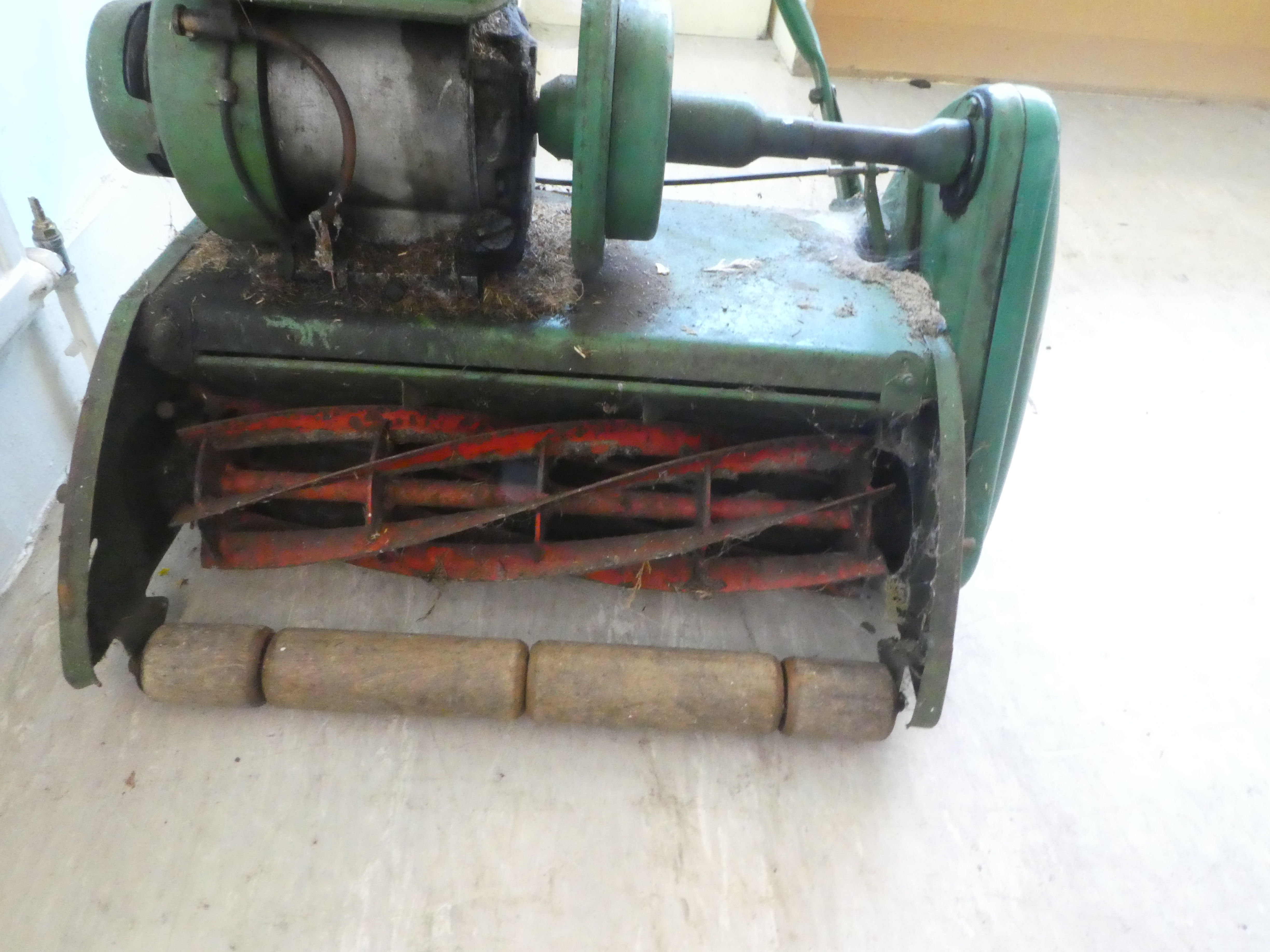 A vintage petrol driven cylindrical lawn mower with a grass box - Image 4 of 6