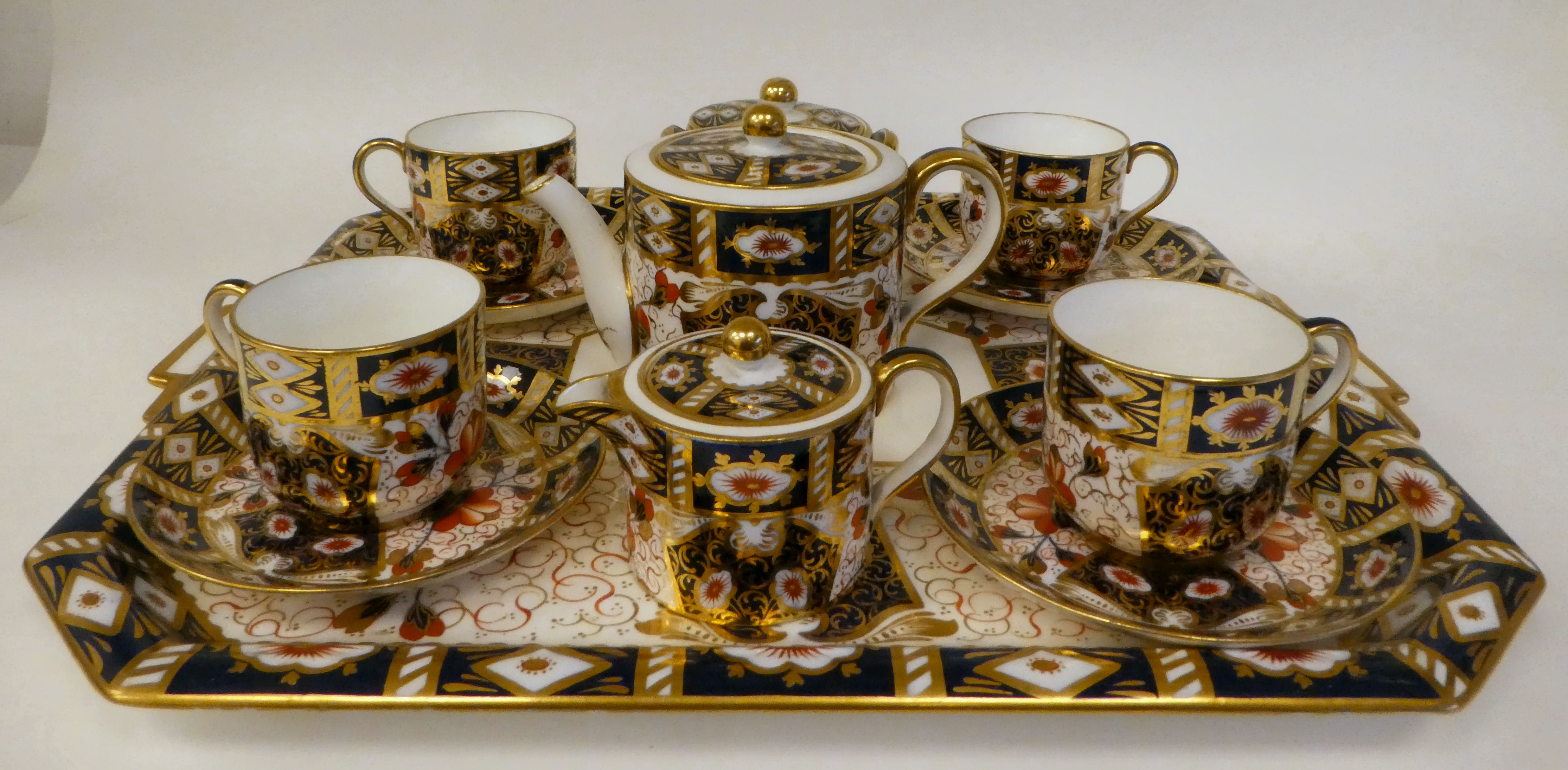 A Wedgwood china Old Imari pattern tea set  comprising a drum design teapot, twin handled sugar