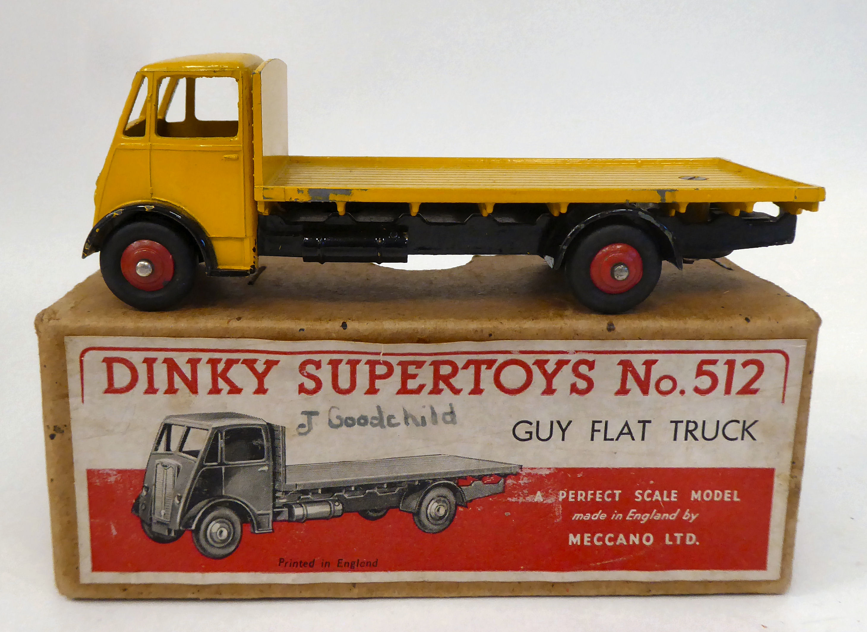 Twenty five vintage Dinky painted diecast model vehicles, some boxed: to include a Guy 4 ton - Image 8 of 15