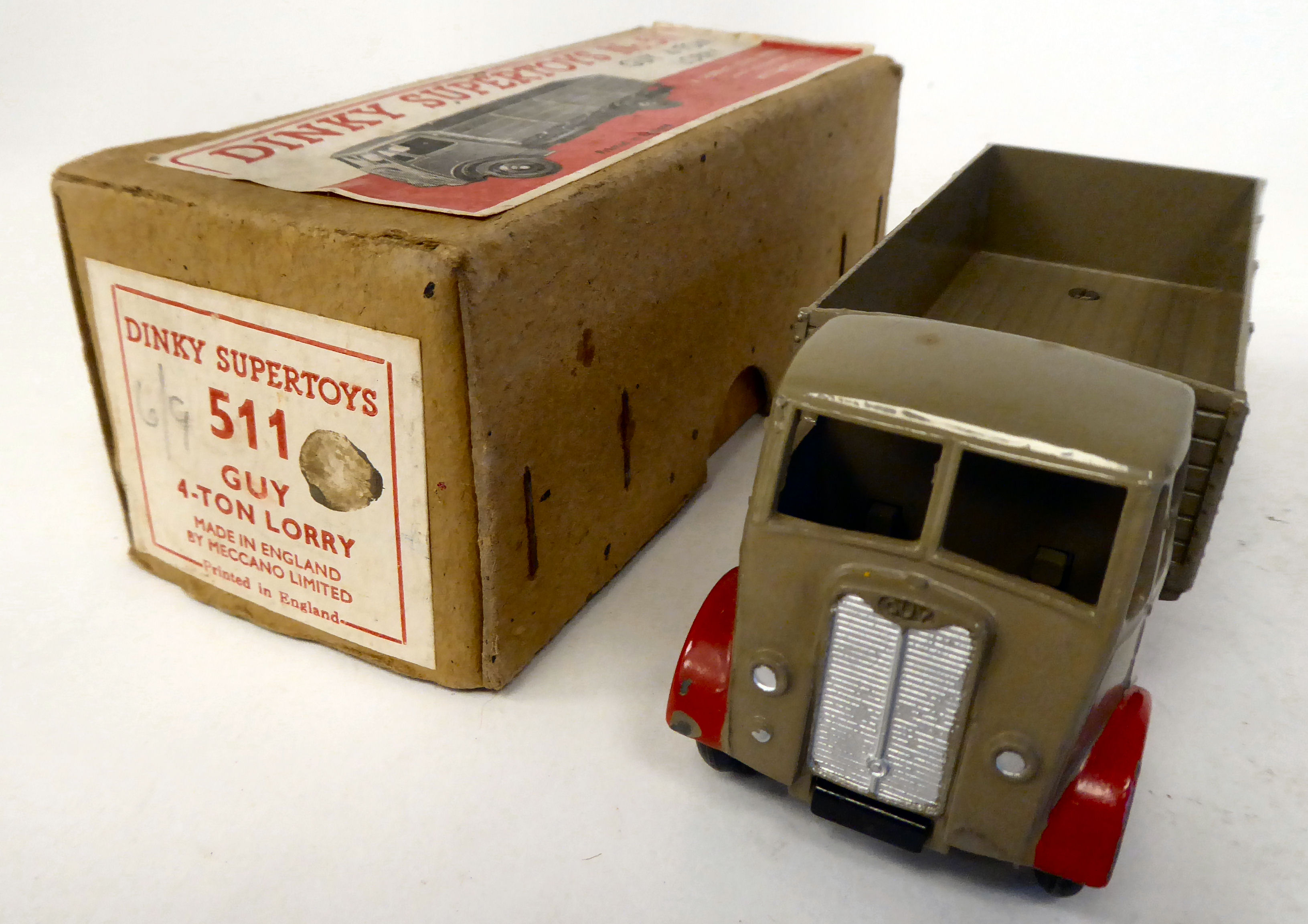 Twenty five vintage Dinky painted diecast model vehicles, some boxed: to include a Guy 4 ton - Image 15 of 15