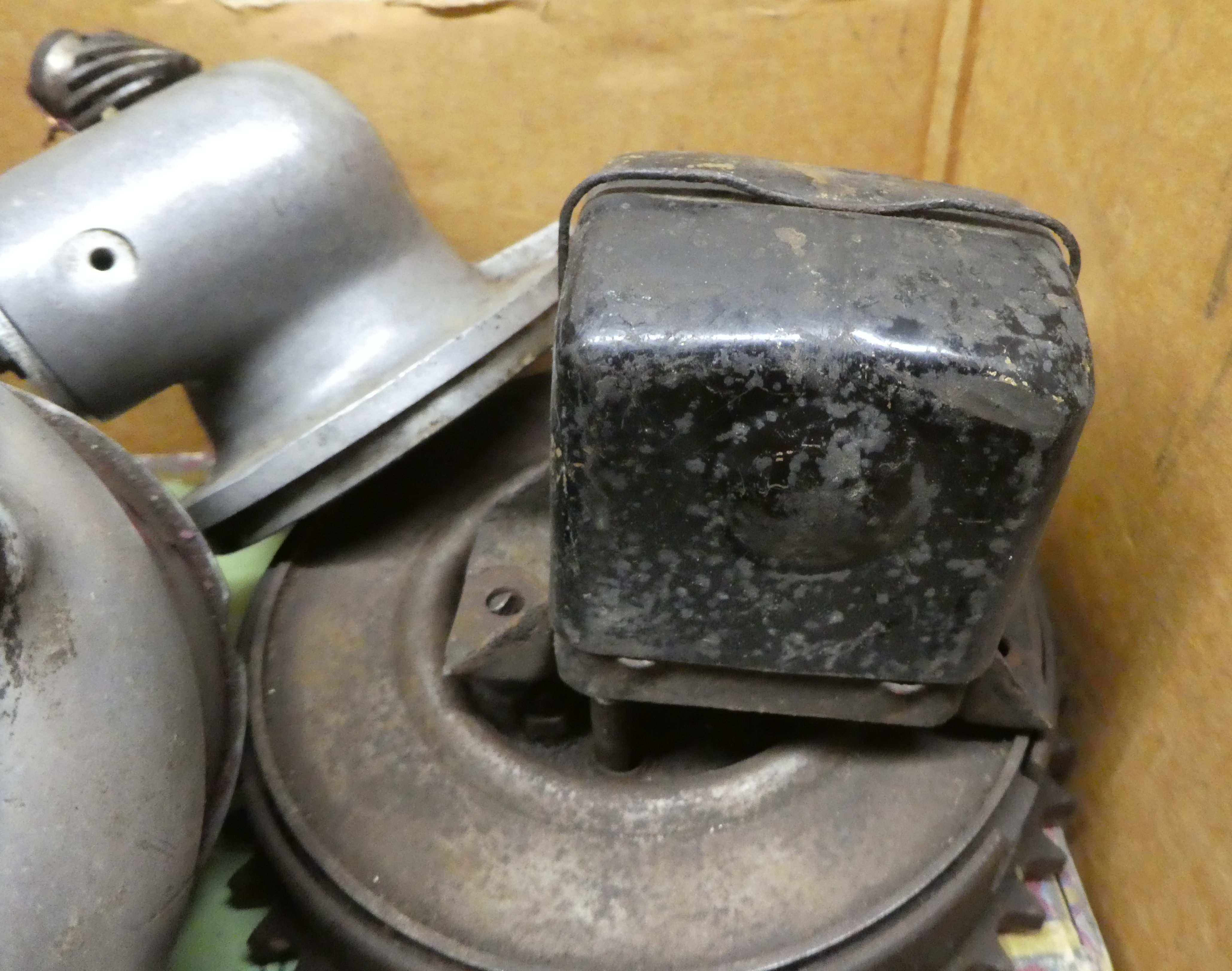Motorcycle spares for a 1949 Scott Squirrel: to include part of the engine block and foot peg - Image 4 of 14