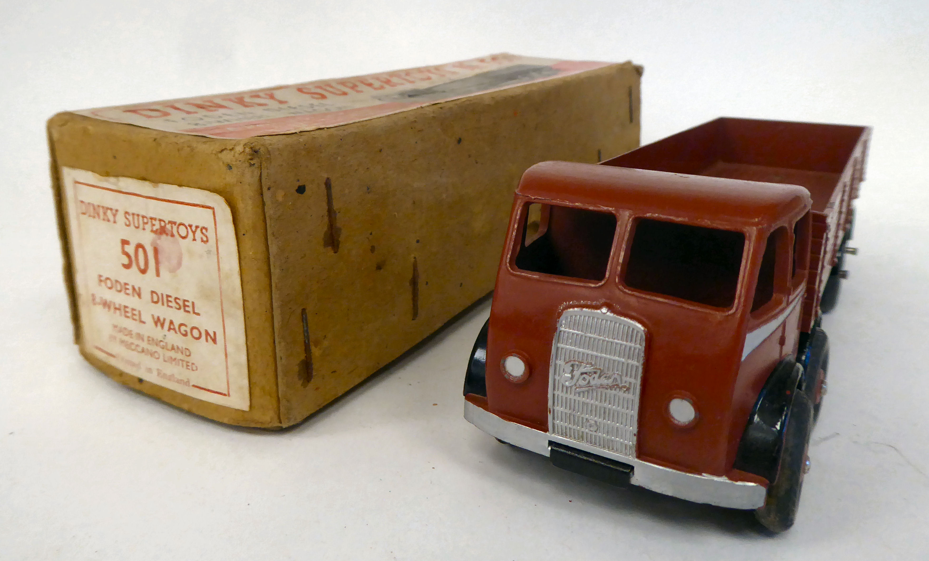 Twenty five vintage Dinky painted diecast model vehicles, some boxed: to include a Guy 4 ton - Image 11 of 15