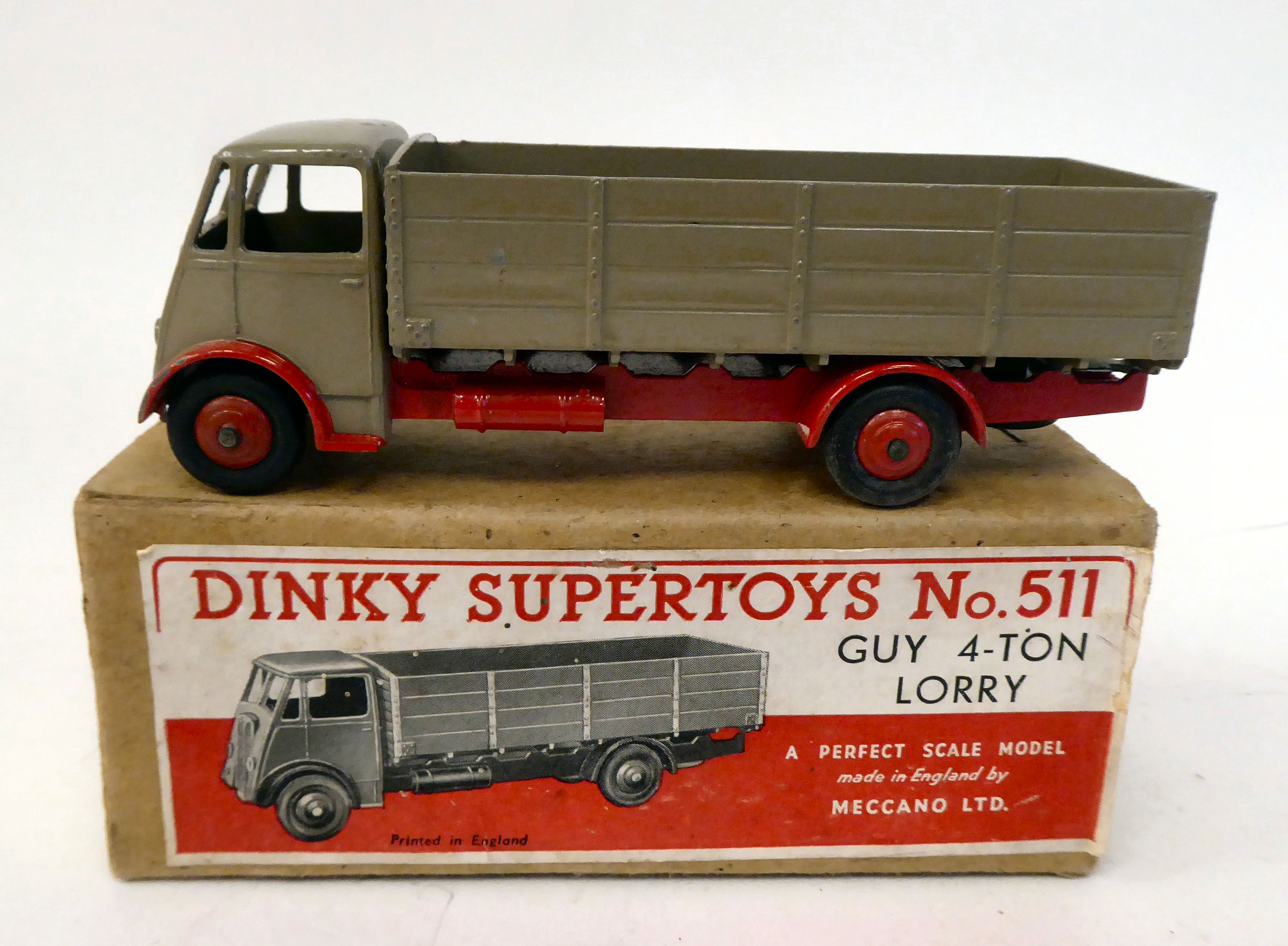 Twenty five vintage Dinky painted diecast model vehicles, some boxed: to include a Guy 4 ton - Image 14 of 15