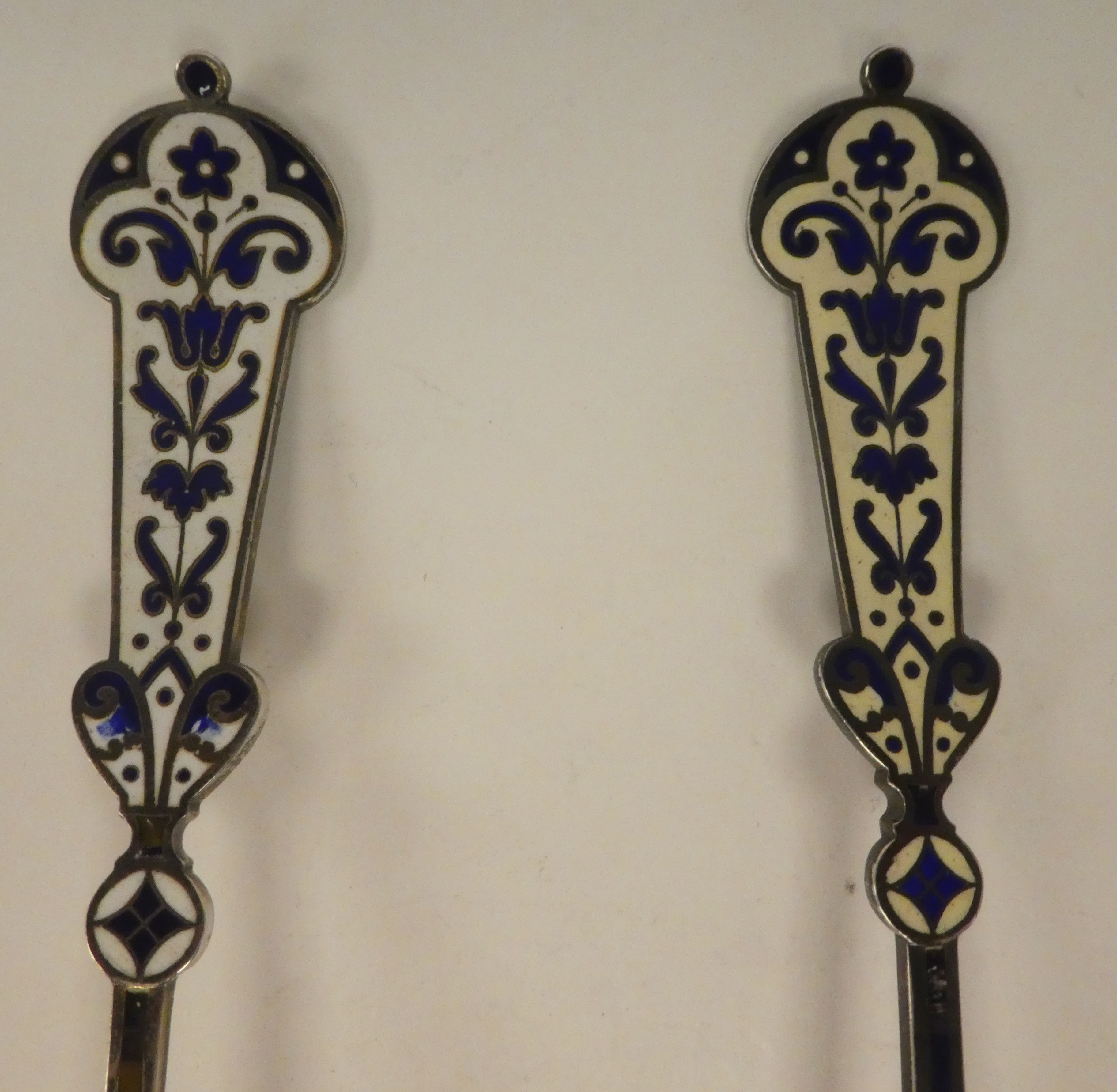 A Continental silver coloured metal and dark blue and white enamel serving spoon and slice - Image 2 of 4