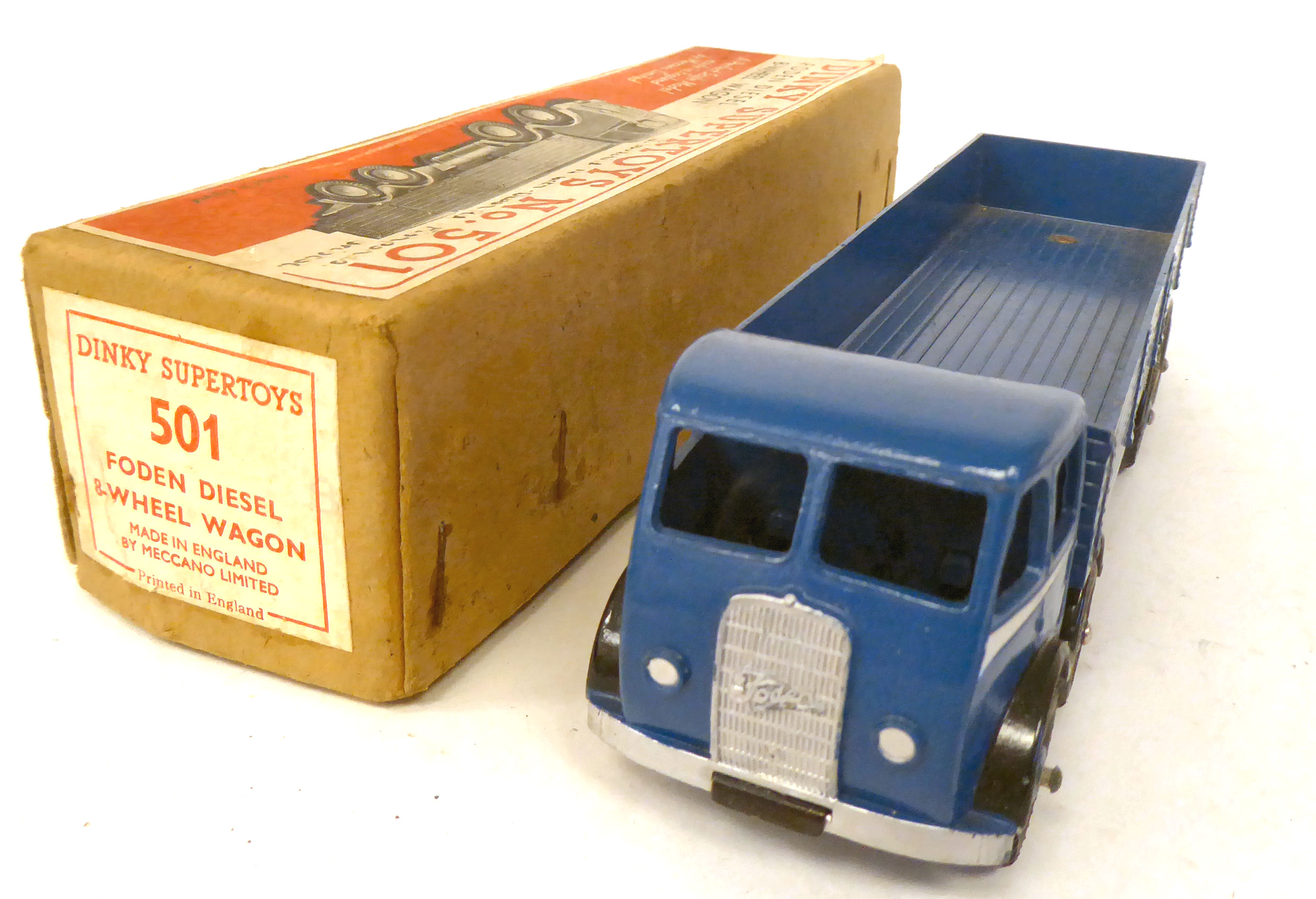 Twenty five vintage Dinky painted diecast model vehicles, some boxed: to include a Guy 4 ton - Image 13 of 15