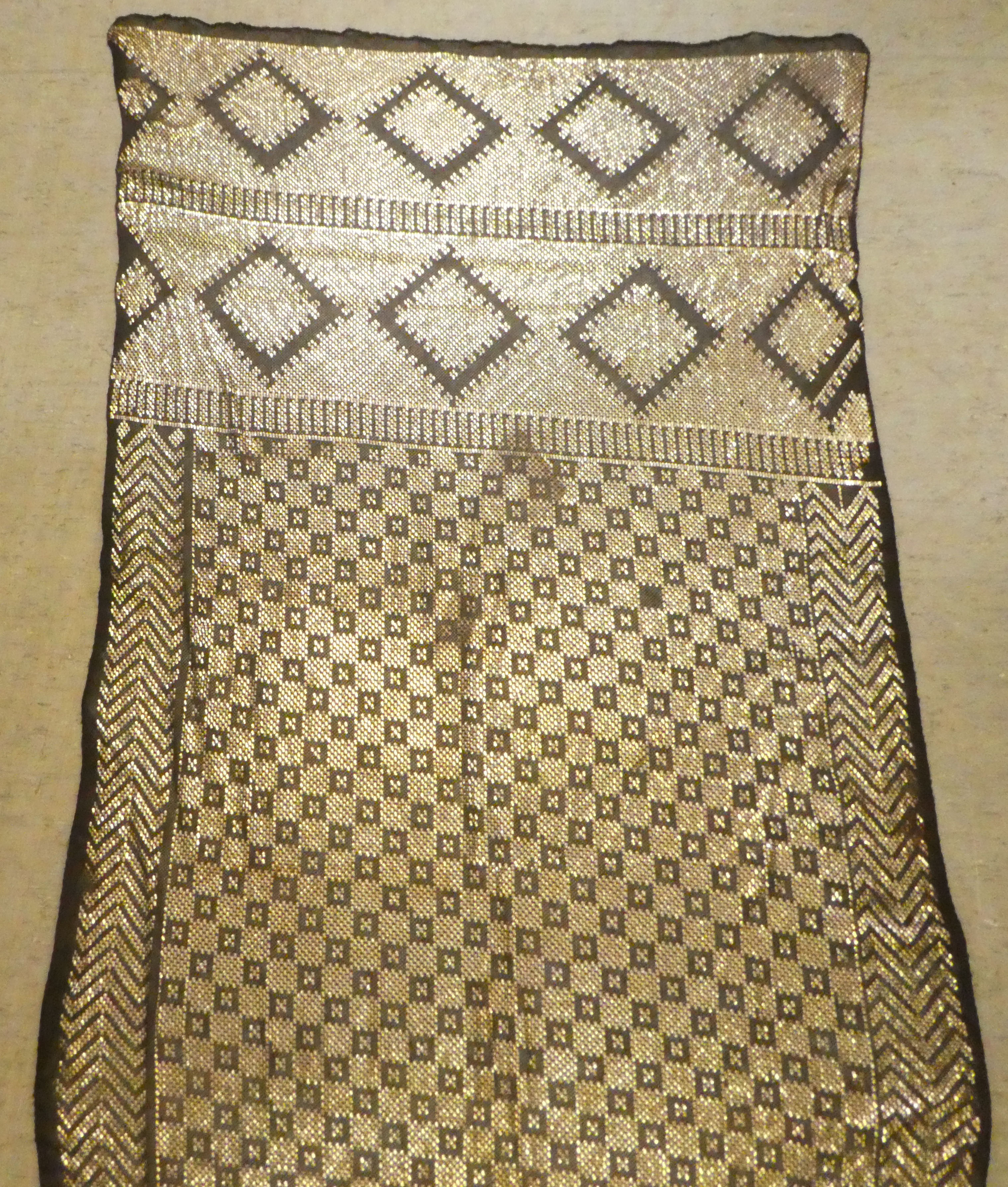 An Art Deco geometrically patterned black and woven white metal piano shawl - Image 2 of 5