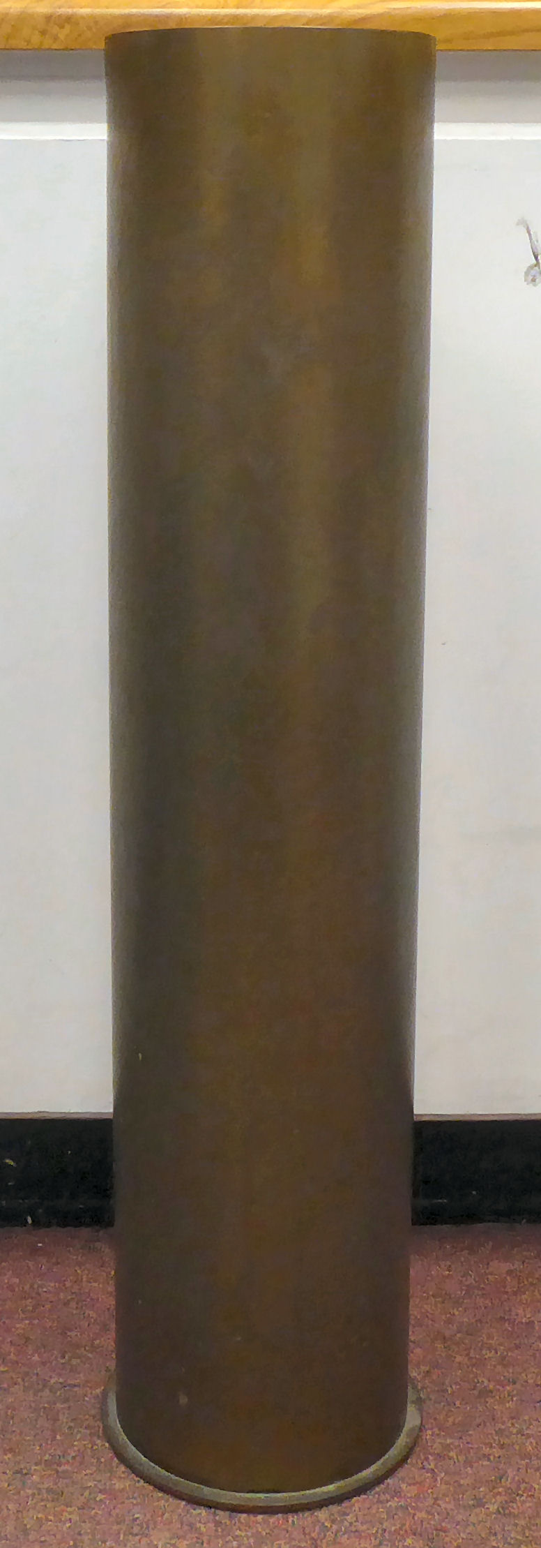 A British Great War brass artillery shell case, later inscribed 'Mellsines October 19th 1918'  28.