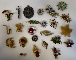 Costume jewellery: to include brooches