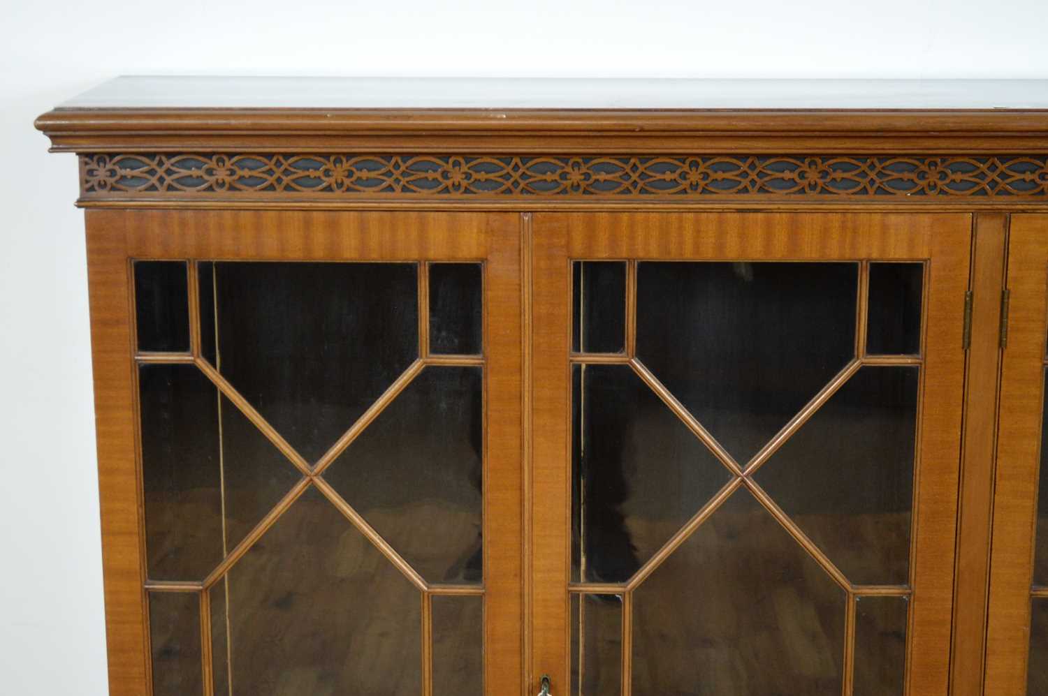 A 1920's mahogany glazed bookcase - Image 4 of 5