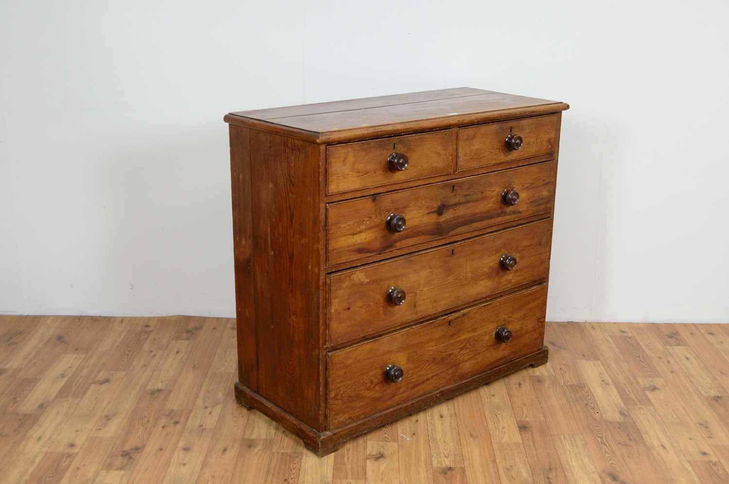 A 20th Century pine chest of drawers, with two short and three long drawers - Image 3 of 5