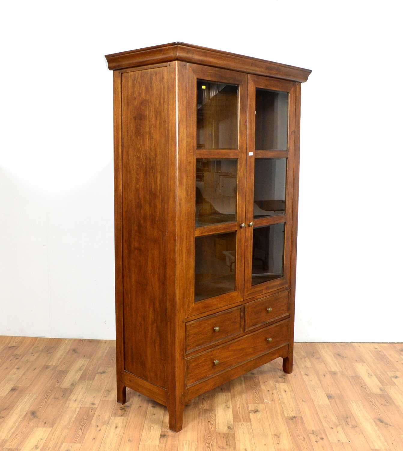 Marks and Spencer: A modern hardwood glazed bookcase - Image 3 of 5