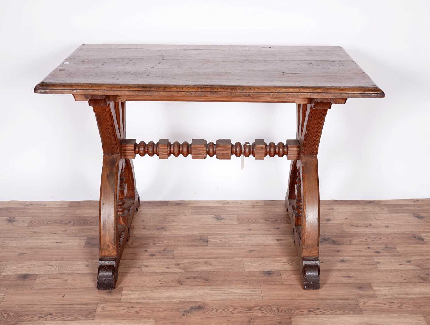 A pitch pine ecclesiastical altar table, late 19th/20th Century - Bild 2 aus 11